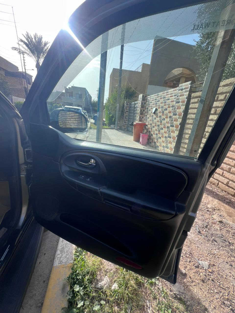 سلام عليكم 
اخوان بلايزر مديل 2007 
السياره فول مواصفات شاشه فتحه جلد 
وعليها دوشمه جديده والسياره هوايه مصروف عليه 
رقم بغداد انكليزي الجديد 
هزه وسنويه جديده كير ومكينه وحداديه كله بشرط 
ولله قبل اسبوع مبدل طابوكه جديده 
وسعره مناسب لان محتاج فلوس
سياره حلوه وبلعافيه ع الياخدها ب93 وبيه مجال للطيبين ***********
