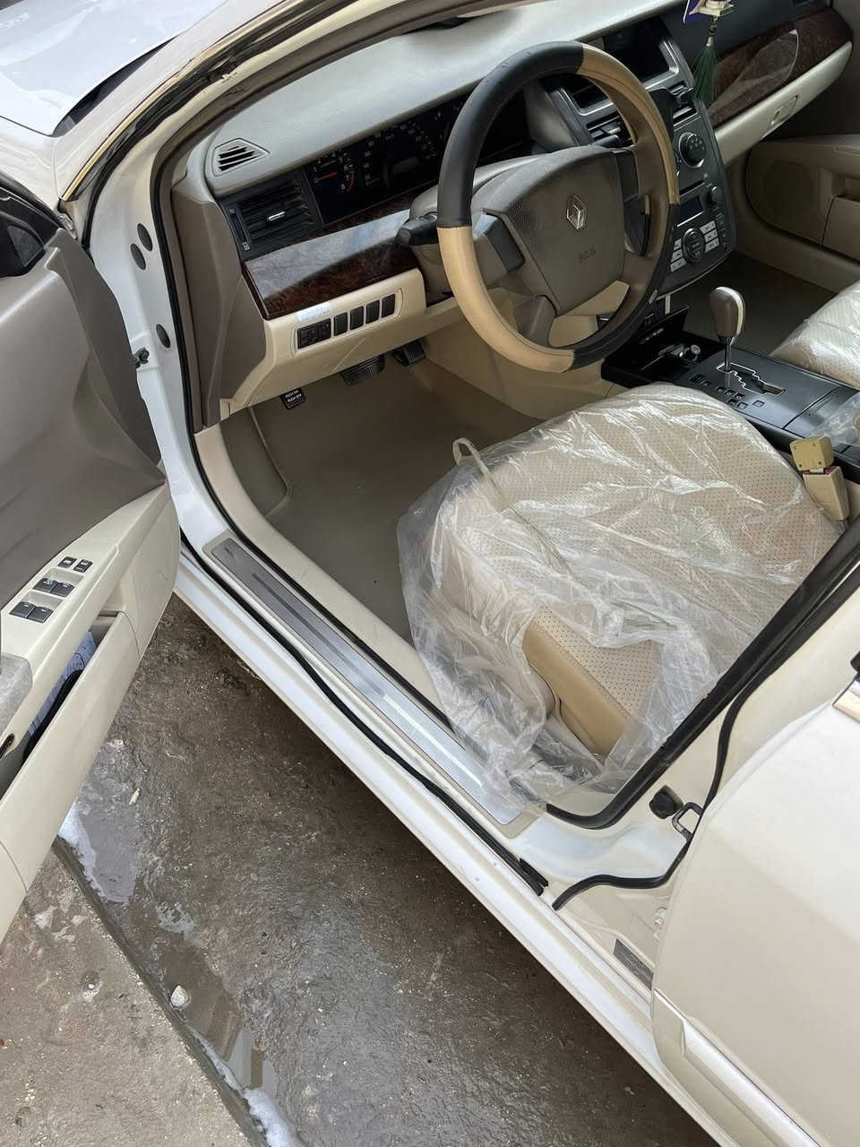 رينو سافران 2010/
4سلندر كير مكينه مكفول تبريد حداديه
غرف نظافه موضح بل صور 
باب مبدل جاملغ خلفي الايسر تصليح الايمن باب ترويج خفيف 
سياره جاهزه ايشي ماتصرف عليه سياره باسمي رقم بغداد 
سعر 85 بيه مجال مكان بغداد ***********
بل جامالغ مام بيه طخه تكحيل موضح بل صوره 
سياره مال جناي الباقي كله وضع الشركه بلاد
