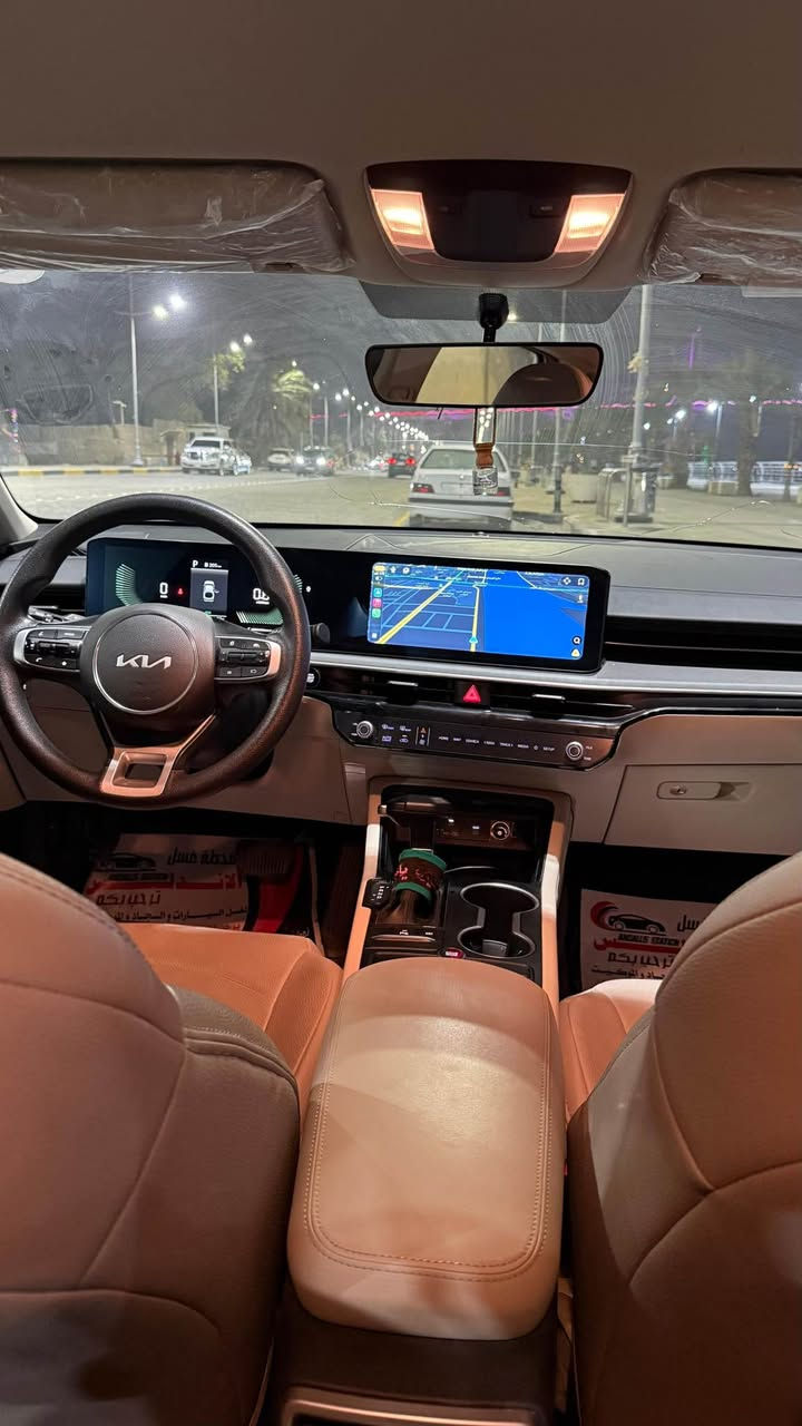 كيا k5 خليجي موديل 24 كفاله بيها بارد واحد فقط 
ماشيه 35 الف السياره على وضع الشركة 
السعر 210 وبيها مجال 
***********
*********** البصرة, العراق
