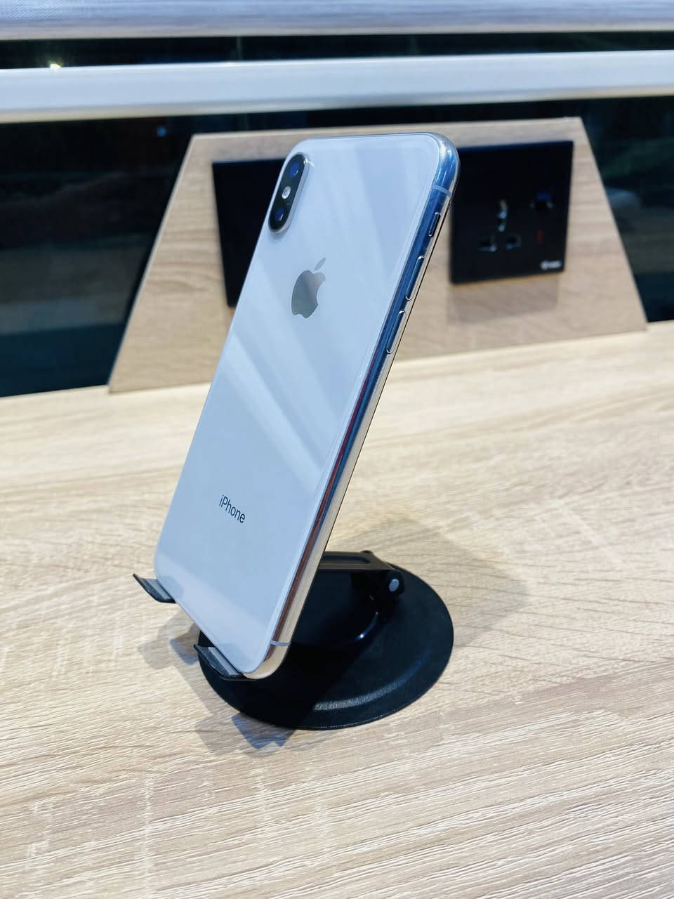 ايفون X 
بطاريه 100%. ذاكره 256GB 
الضرر / مبدل شاشه وبطاريه نوعيه جداً ممتازه وما تضهر الك رساله ب اعدادات. 
فيس ايدي متوقف
باقي الجهاز مكفول ونضيف 

                       سعره 135 الف فقط سعر ثابت 
_____________________________________ العنوان 📍
بابل شارع 40 متوفر توصيل جميع محافظات العراق 
اذا كان توصيل يلزم 15 الف عربون من قبل الزبون 
 ***********. هاتف 
***********. واتساب
