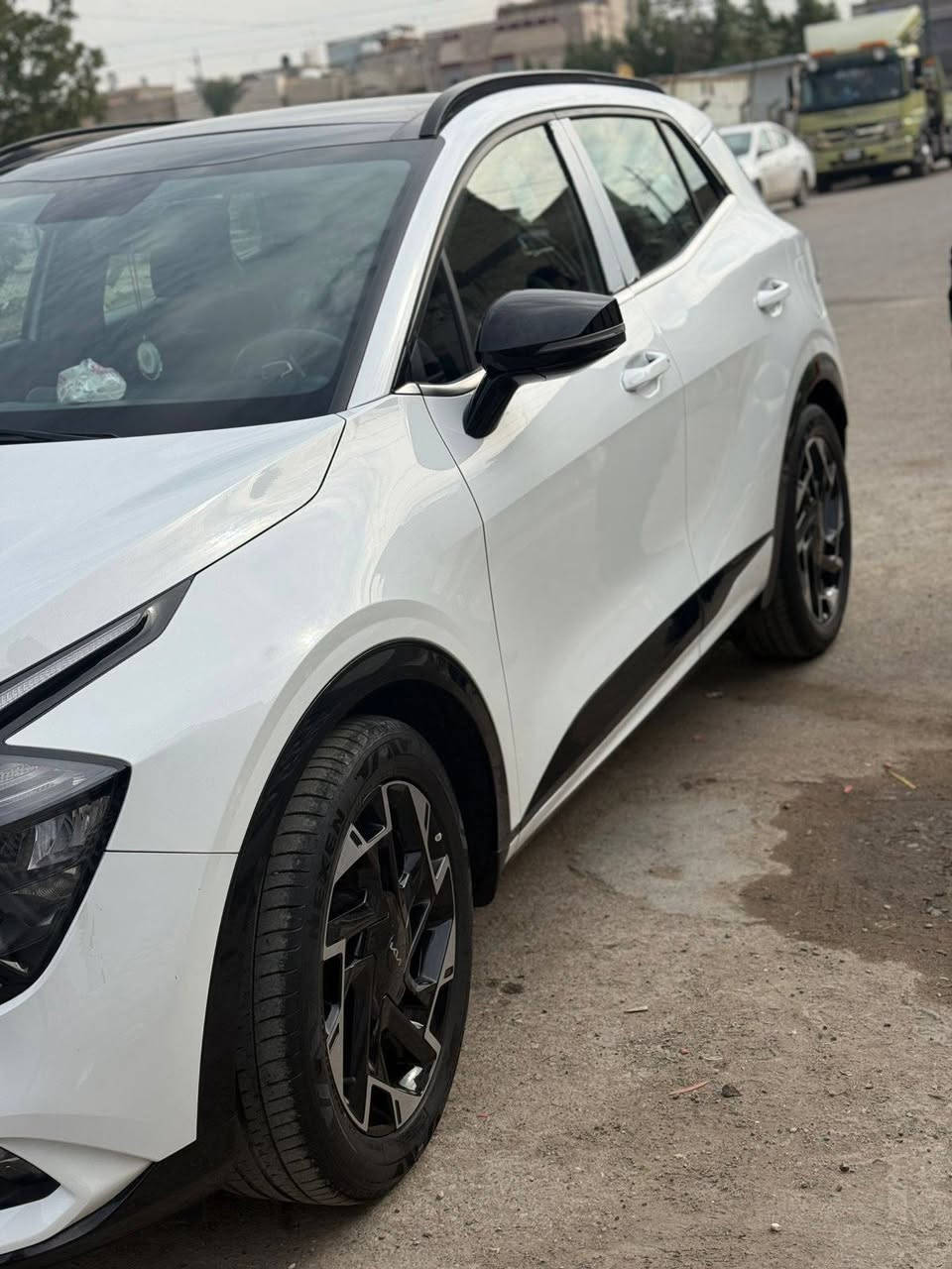 سلام عليكم كيه سبورتج خليجيه شركه العامة فول مواصفات جيتي الاين مكفوله من الصبغ وضربه وشخط سياره ع يده من شركه العامة ماشيه 19الف بحالة زيرو رقم بغداد دولي جديد هزه جديد شرط تحويل مكانها بغداد شعب 600وين ماايعجبك وديه اي سونار سعرها247وبيها مجال //رقم الهاتف ***********//////موديل 24
