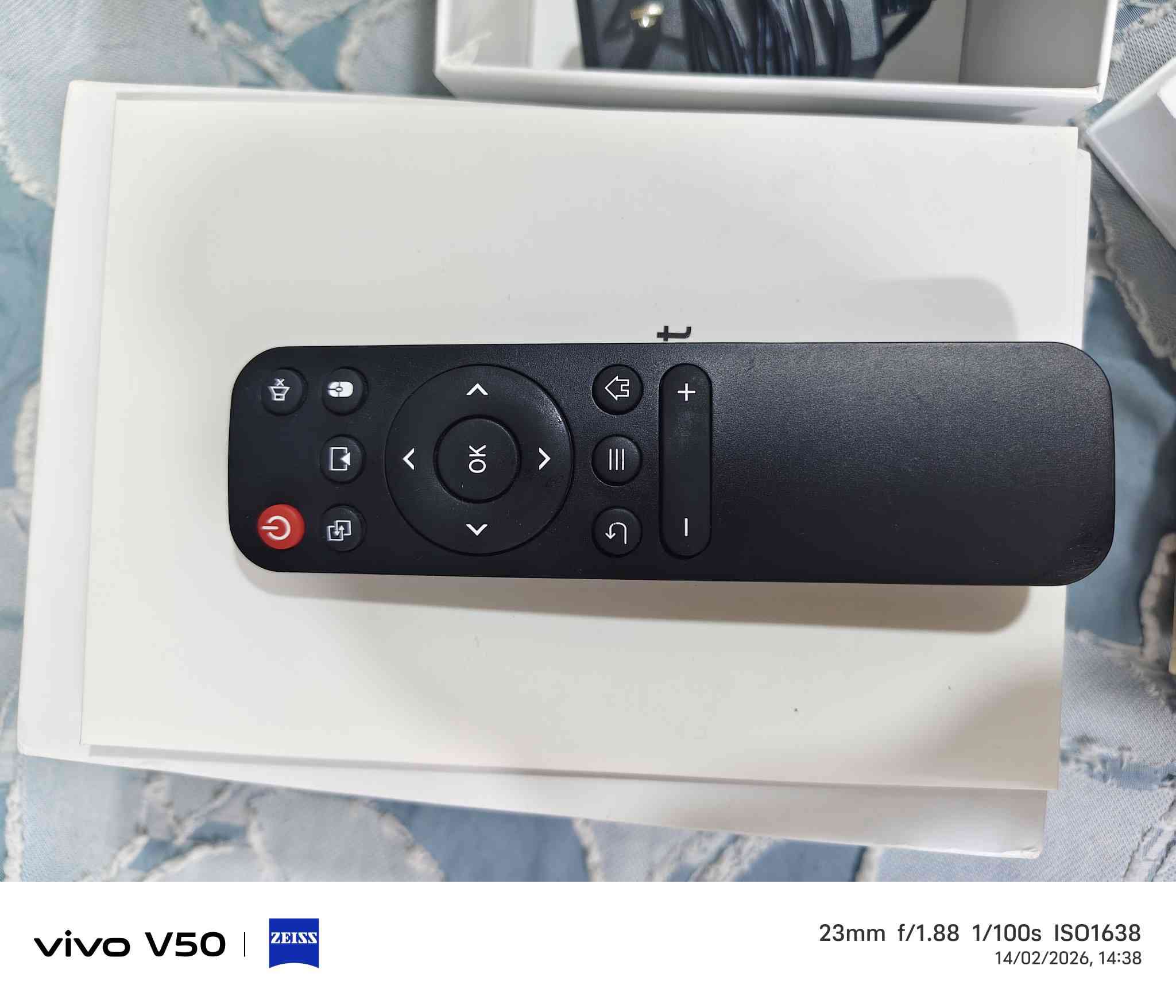 داتا شو ماركة اصلية تشتغل على الشحن حجم صغير نظام اندرويد وانترنت واي فاي جديدة وتستقبل كيبل hd  وايضا ممكن تبث الها ، ذاكرة ٣٢.
السعر ١٥٠ وبيها مجال


**إذا كنت صاحب هذا الإعلان وتريد حذفه لأي سبب، رجاءا أرسل رسالة إلى الدعم الفني**