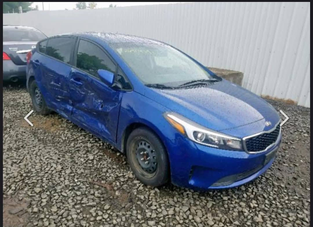 كيه فورتي موديل ١٨ وارد امريكي بااسمي بيها منضومه زنون  صوره الحادث مرفقه بالمنشور بيه محرك جديد مكفول يراد تخم تاير وبيه اذان وحده موزينه وبيه بوربرن واحد امامي توه بادي بي صوةويده باب خلفي  السعر 120 وبيها مجال اي تفاصيل اتصل وات ساب ***********
