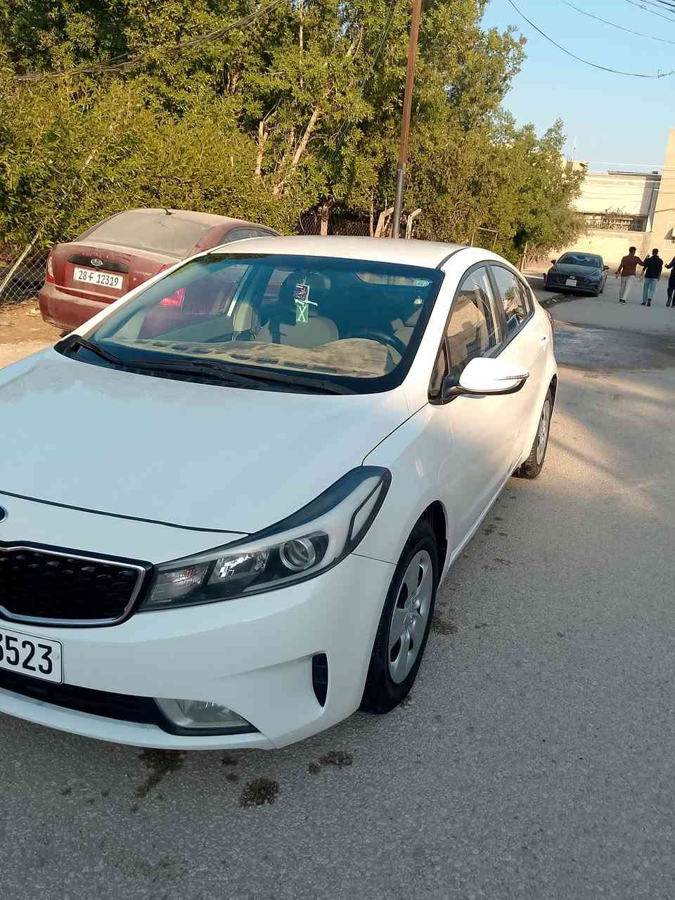 سيراتو ،2017 ،سنويه وأرقام جديد بيه قليل بارد الباب الخلفي السائق و شوية من العتبه، ماشيه 138،تبريد حداديه على وضع الشركه السعر 135بيه شوي مجال مكان النجف حي المهندسين،***********
