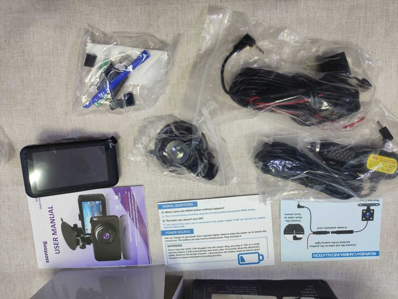 داش كام خصم سعر 35 الف ا ول تم  اخر قطعه امامي خلفي 
داش ماركه حقيقي مع رام اصلي 
تعمل بدقة HD 1080p

- مقاومة للماء 

- شاشة 3 بوصة عالية الدقة وثلاث عدسات قابلة للتعديل 

- خاصية التسجيل المتزامن للصور الأمامية والخلفية  هذه الميزة بتسجيل الحوادث والمواقف في الطريق اثناء قيادة السيارة 

- إمكانية اكتشاف الحركة حيث تقوم هذه الكاميرات ببدء التسجيل اذا تم اكتشاف الحركة في الكاميرا 

- تمتلك مستشعر G يقيس مقدار التغيرات الحاصلة في السرعة أثناء قيادة السيارة 

- ذاكرة البطاقة الداخلية 32 G وعندما تكون البطاقة ممتلئة ستتمكن من خاصية التسجيل الحلقي

- يتم تسجيل كافة المعلومات وتسجيل الفديو في بطاقة الذاكرة  في الكاميرة

- خاصية عرض صورتين في نفس الوقت على الشاشة باستخدام خاصية ال pip

- خاصية تسجيل الصوت اثناء تسجيل الفديو 

- تحتوي الكامرة الخلفية على عاكس 100 درجة 

- تحتوي الكاميرة الداخلية على عاكس 140 درجة
وهذا يعني ان الكامرة قادرة على تغطية رؤية بزاوية 140 درجة
35الف


**إذا كنت صاحب هذا الإعلان وتريد حذفه لأي سبب، رجاءا أرسل رسالة إلى الدعم الفني**