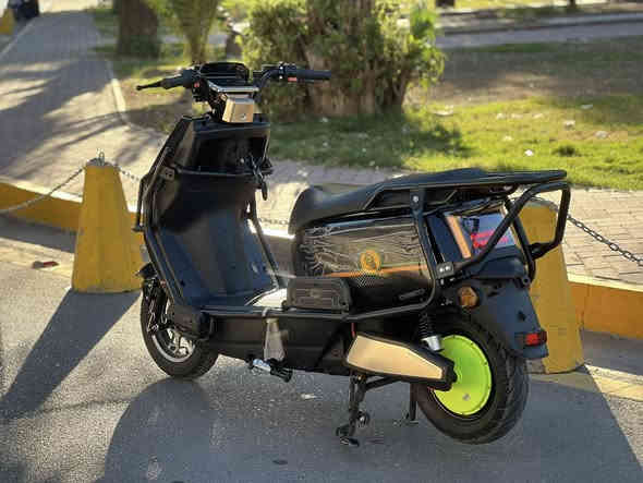 سلام عليكم شباب دراجه شحن للبيع  نوع سكنس دراجه زيرو زيرو10 يوم من ماخذها من معرض وصل شراء موجود دراجه كل نقص وعيب مابيها امانت الله بعدها بلجيس  بيها مواصفات تخبل 

الموديل 2025❤️
النوع سكنس  المدرع ❤️‍🔥
البطاريات 6دبل😋
التحويلات3😳
السرعه 80❤️‍🔥
الرجوع الـ خلف 🤷‍♂️
لونها مميز🤍
شاشه تاب تعرض الك كل عطل😋
بريكات دهن دسكات هدروليك ❤️‍🔥
تايرات جوبلس🤷‍♂️
دبل إشاره 😋
استان صفح وتعليك😙
تشغيل عن بعد 🤷‍♂️
جهاز إنذار السرقه ❤️‍🔥
بصمات 2🙀
سويجات 2🥺
شاحنه اصليه❤️
مسافه تحت صندوق جبيره ❤️
تمشيك بل شحنه وحده 60كيلو 🤷‍♂️
درع حديد كامل الحمايه كفرات الدراجه 💕

اي استفسار اتصال 

***********

مكاني بغداد لاعظميه
