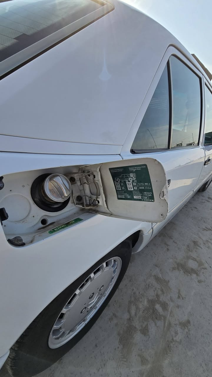 السلام عليكم
مارسدس دب للبيع مديل ٩١ سياره جديده كفاله من تعمير وخياس وضربه وصبغ فقط بيه تكحيل بسيط مع تبديل جاملغ الأمامي اثر جراد مكينه ٣٠٠٠ بطه عقل مفتوح 
تخم تاير جديد دبلات فلش تايم جديد لايت عالي زنون 
تبريد شغال سياره جاهزه للاستفسار ***********
