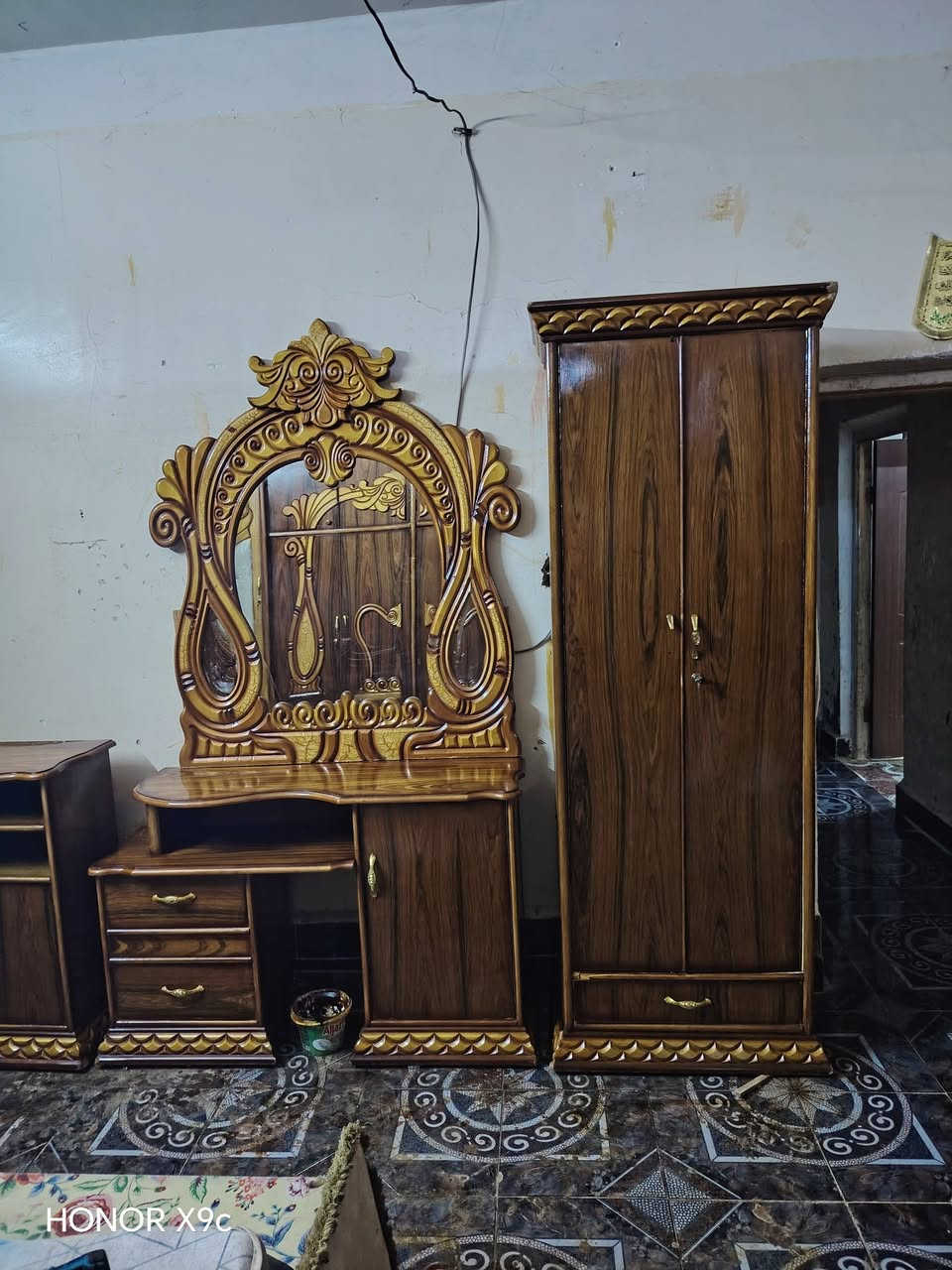 سلام عليكم يوجد قرفه تاج صاج داخل وخارج السعر ٦٥٠ وبيها مجال العنوان الرمانه الاستفسار على التلفون ***********
