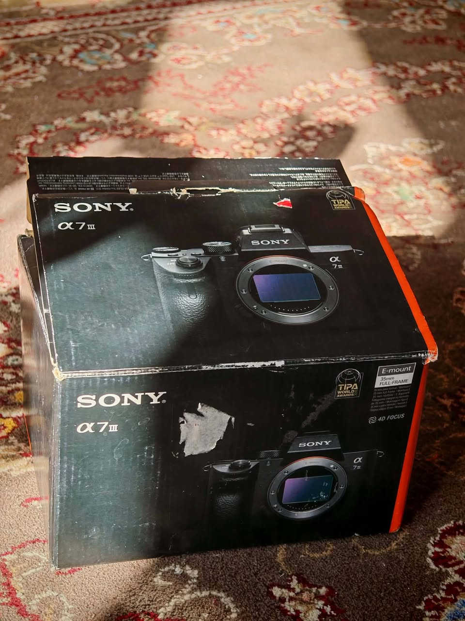 كاميرا سوني 
Sony a7 iii
Lens 24 70 f4
النضافه ٩٠ بالميه الفيوفندر ميشتغل طفه فجاه
 ومنفذ مال رام الاول شغال بس ما يدخل خلل بلسبرنك
مدخل الرام 2 شغال ١٠٠٪
الشتر٣٢ الف تقريبا 
السعر مليون ونص وبي مجال 
***********
