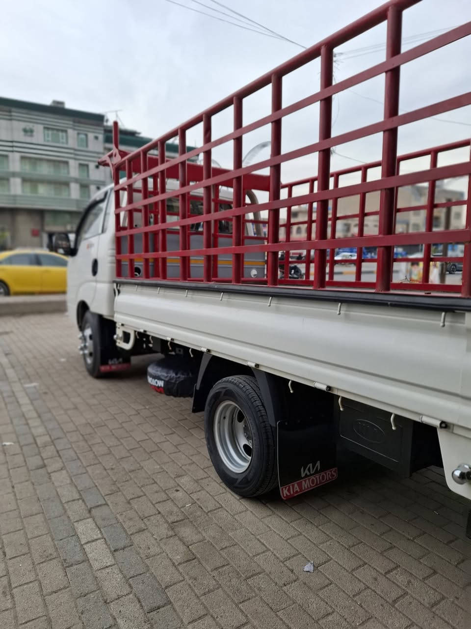 كيا فحل ٤٠٠٠ موديل ٢٢ كفالة عامة عدا بارد قليل تخم تاير خلفي محور ١٤ مكاني بغداد للاستفسار الاتصال ***********
