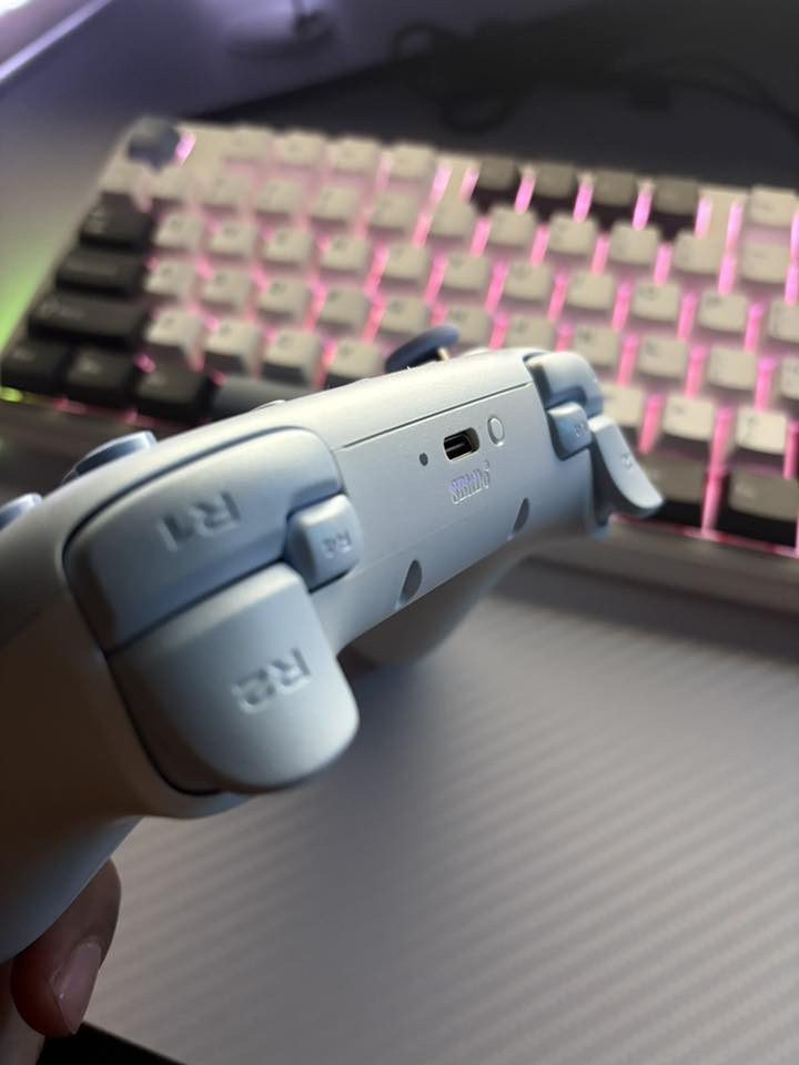 يدة كيمنك وايرلس للبيع جديدة ممستعملة
بدون كارتونه فقط يدة وكيبل 
يدة وايرلس 
ب 30 الف 
 بغداد. ***********
