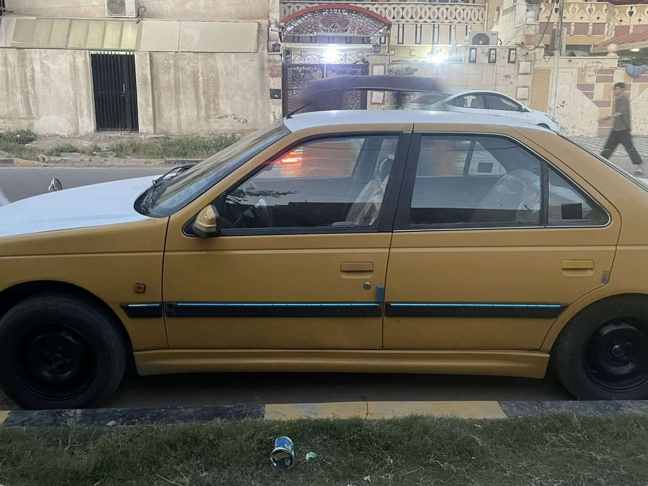 سلام عليكم مرخصت الدمن المحترم بيجو بارص بابل مديل 15 سيارة  نضيفه وخير من الله بس بيهة 2ضربتين مشرات بل صور مصفره هيئه وغرامه السعر 48وبيهة مجال للطيبين بسمي يعني كبل تحويل الرقم.                      *********** وبي وتساب
