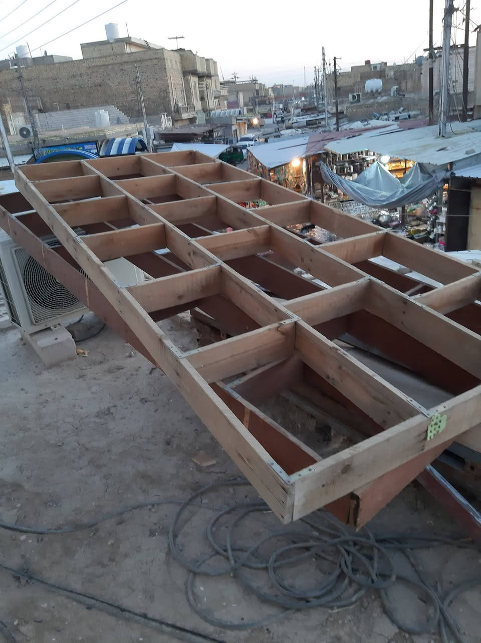 رفوف خشب تزكام العدد 3 للبيع العنوان الماجديه انا مكلف بالنشر الشراي اتصل على رقم  ***********
