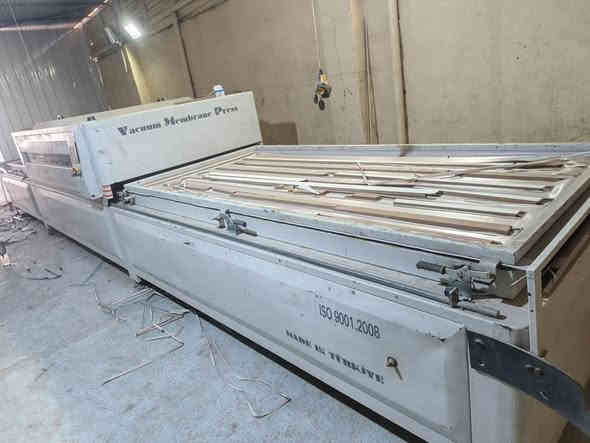 السلام عليكم
سي ان سي مع مكبس مكسر للبيع 
***********
