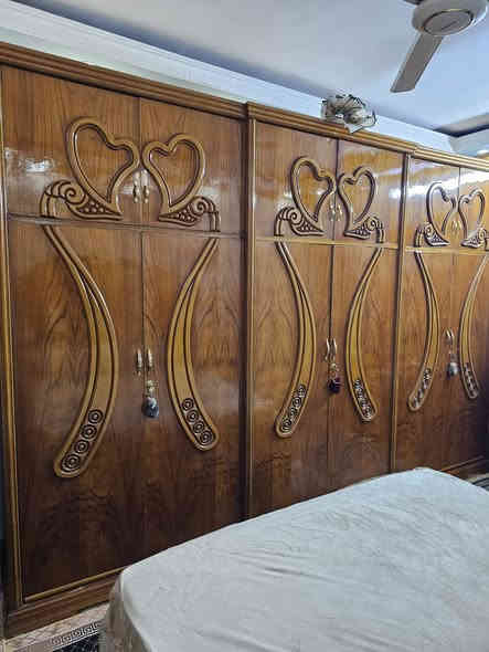 غرفة نوم كاملة نظيفة جدا صاج عراقي تزكام
تفصال 
شغل ثقيل 
5ملم داخل خارج 
6ابواب وملحق
ضهر جرجوبة 
سعر مليون 700 وبيهة مجال
العنوان بغداد الحبيبية 
الرقم ***********
