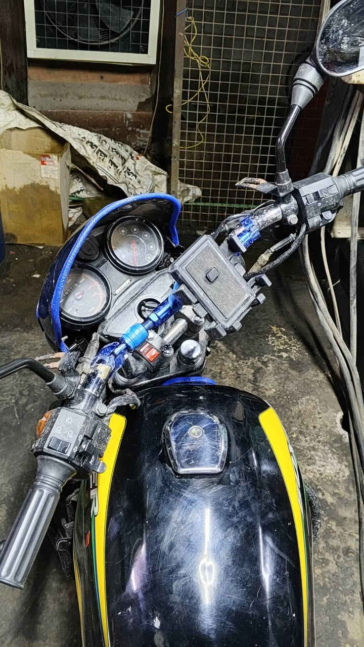 سلام عليكم بوكسر كلاسيك موديل21  رقم مميز بغداد للبيع مجفته مره وحده بيها تبخير قليل من ناحيه الدهن موتل وبانزين محسن دراجه حلوه نشاطها كلش حلو نقوصات دبل خلفي ودشبول عطلان سعره 35 كهربائيات شغاله سعره 1600 وبيها مجال عنوان بغداد الحريه قرب الهايبر ماركت الحريه 
رقم ***********
ملاحضه (دراجه ممغسوله بلغسل حلوه)
