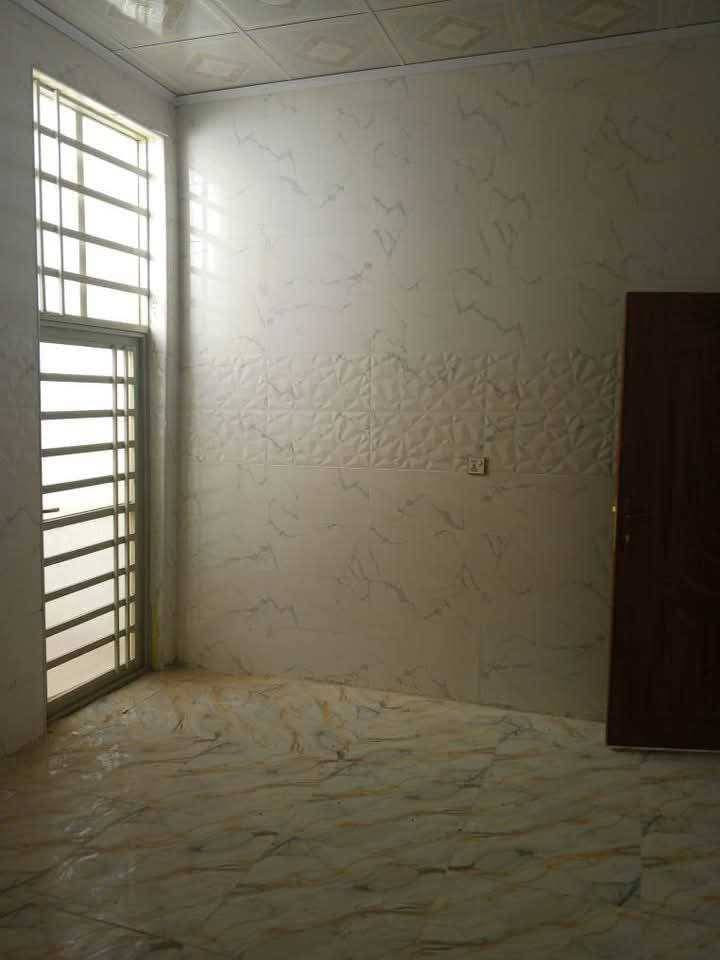 يالله
سعر ٥٥ وبيه مجال قليل 
دار لبيع 100 متر بالكوفه شارع المطار الجديد خلف جوهره العرب شارعه فرع جوهره العرب
البناء طابوق والاساس والسقف صب
يحتوي على غرفه وصاله ومطبخ واستقبال
الاستفسار الاتصال
***********
***********
او مراجعة مكتب حيدر الزبيدي للعقار والمقاولات
عنوان المكتب بشارع المعمل قرب مدرسة الازدهار لبنات
