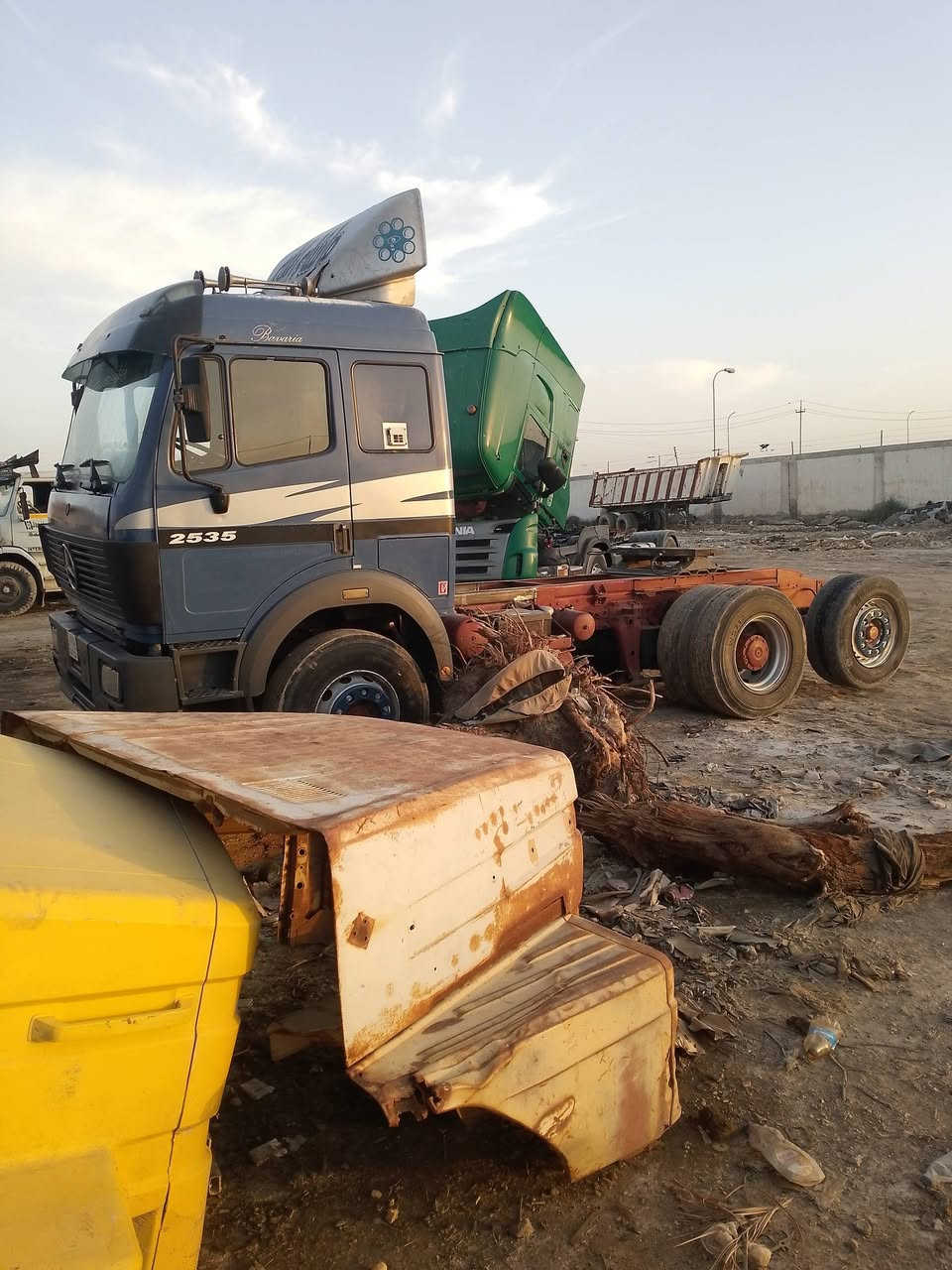 سلام عليكم البي البيع موديل 94سنكل طويله ثلاث لوحات الانبار ذات جانب متحركه مكينه 35شاصي 25بيه بحار قليل كثير 180سعر 210تحويل مصبوقه شركات***********.***********
