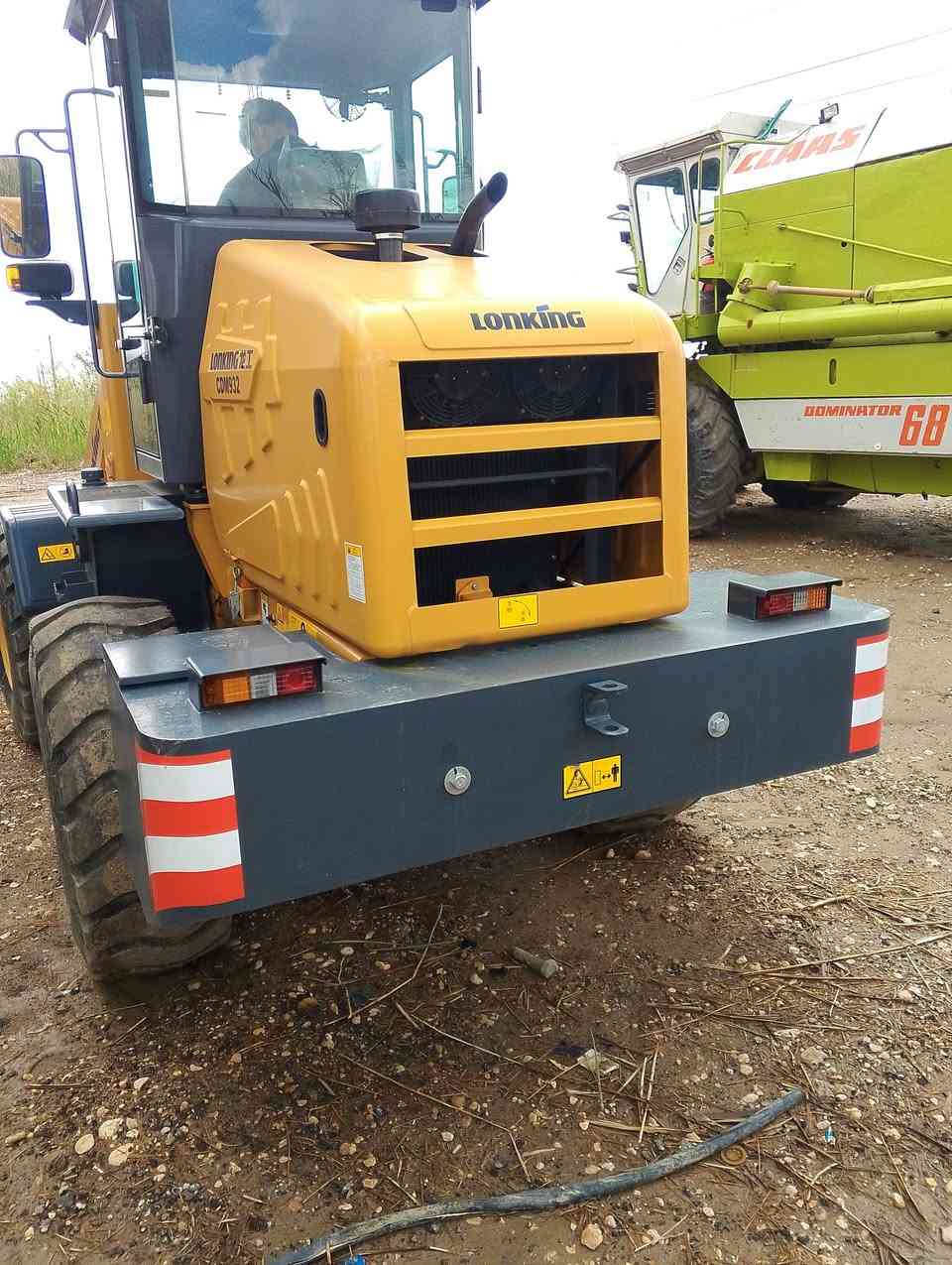 لبيع شفل صيني لونكنك موديل 25 حجم 932 بعده زيرو بدون ارقام سعر 3 دفاتر وبيه مجال قليل ***********
