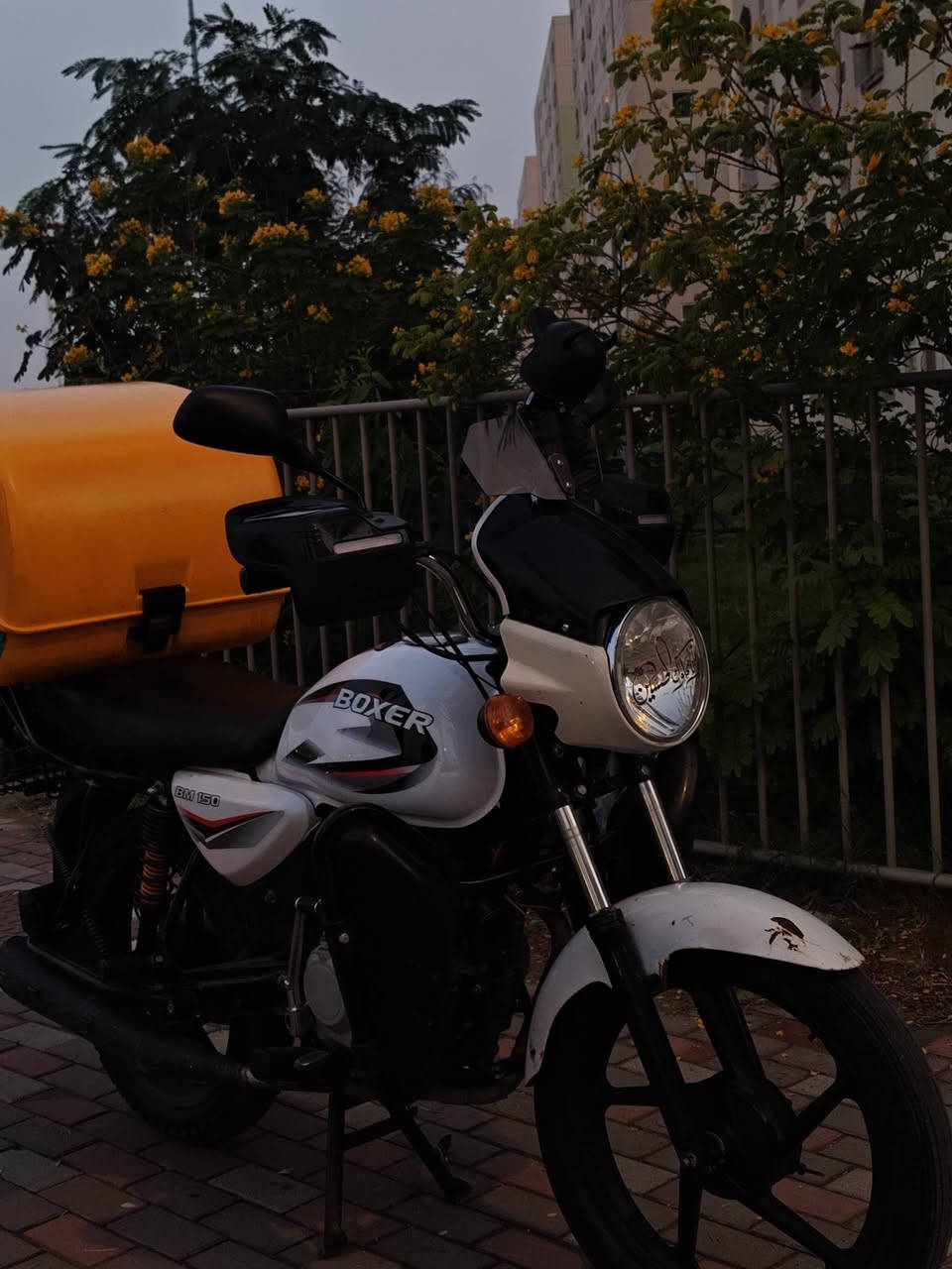 السلام عليكم
بوكسر مديل 21 
جاهزة من كل شي بيهة دبل واحد معوج وعندي زوج دبلات وياهة انطيهن لل شراي دراجة مجفتة تجفيت بلادي نضافت المكينة 100%صار اقل شهر من جفتتهة شغل مضبوط سنويتهة 2028 هزة جديدة بل سنوية دراجة لون اسود غير محدد رايدهة بمليون 950 قفل عنواني بسماية ***********
