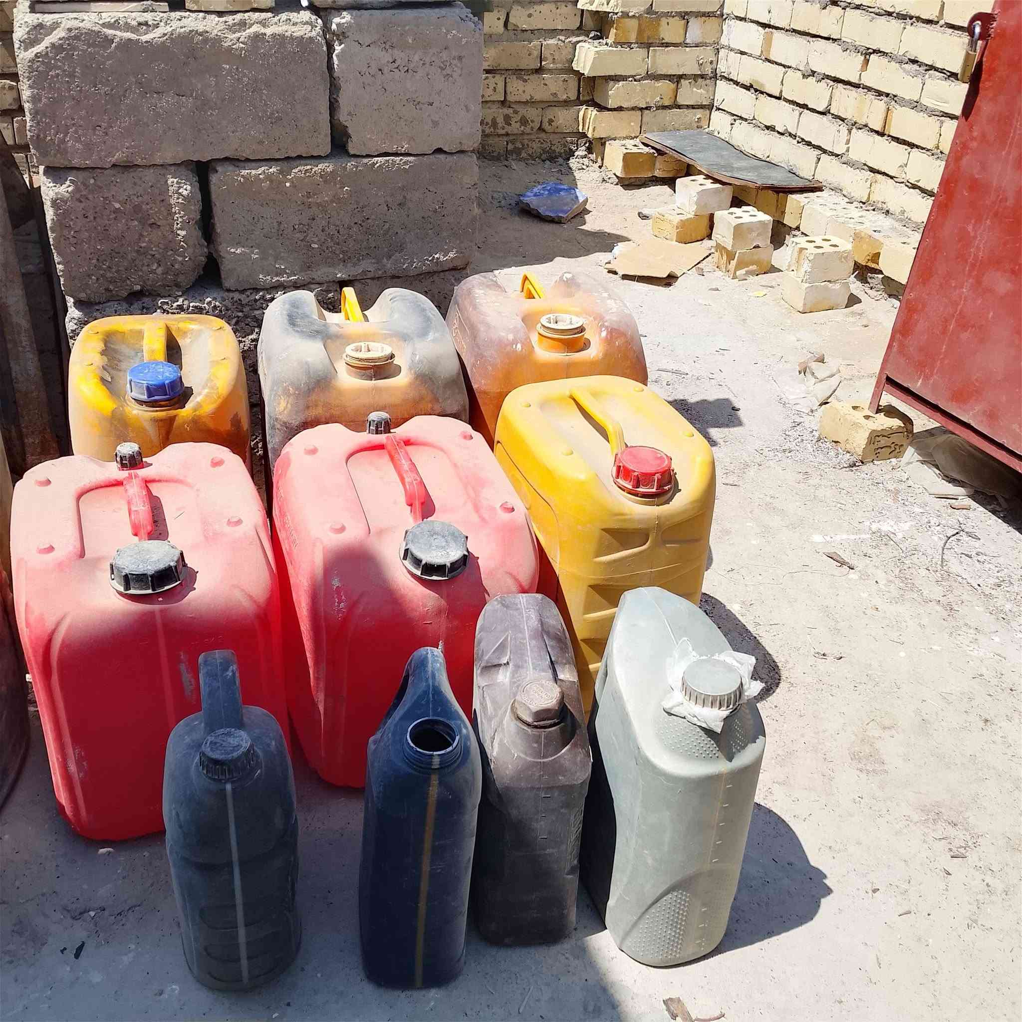 السلام عليكم غراض البيع كلمن واسعره غراض كلهن  نضيفات والشراي يراسل عل واتساب الوعل مازنجرمتواجد العنوان تنميه وعندي غرفت خشاب ملحق نضيفه حيل ست بيبان وكامل الملحقاتهه بس الكنتورماشاده الشراي يجي يشوفهه  ***********
