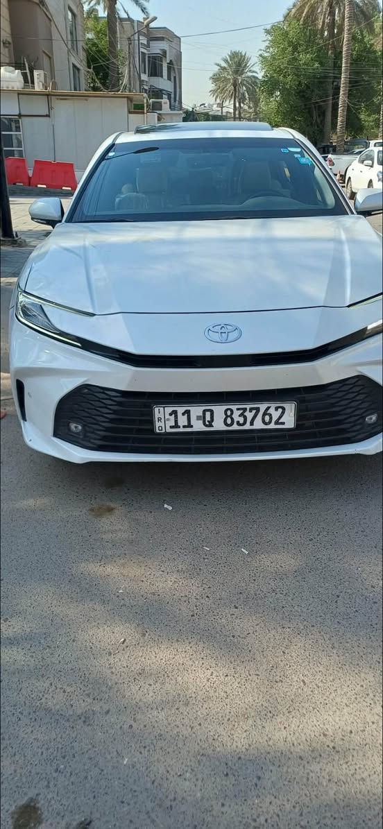 كامري 2025 ماشه 46 ألف بيهه صبغ 3 قطع بدون أي دواخل سونار موجود السعر 180 مع الوكاله بيهه مجال قليل  الاتصال ***********
