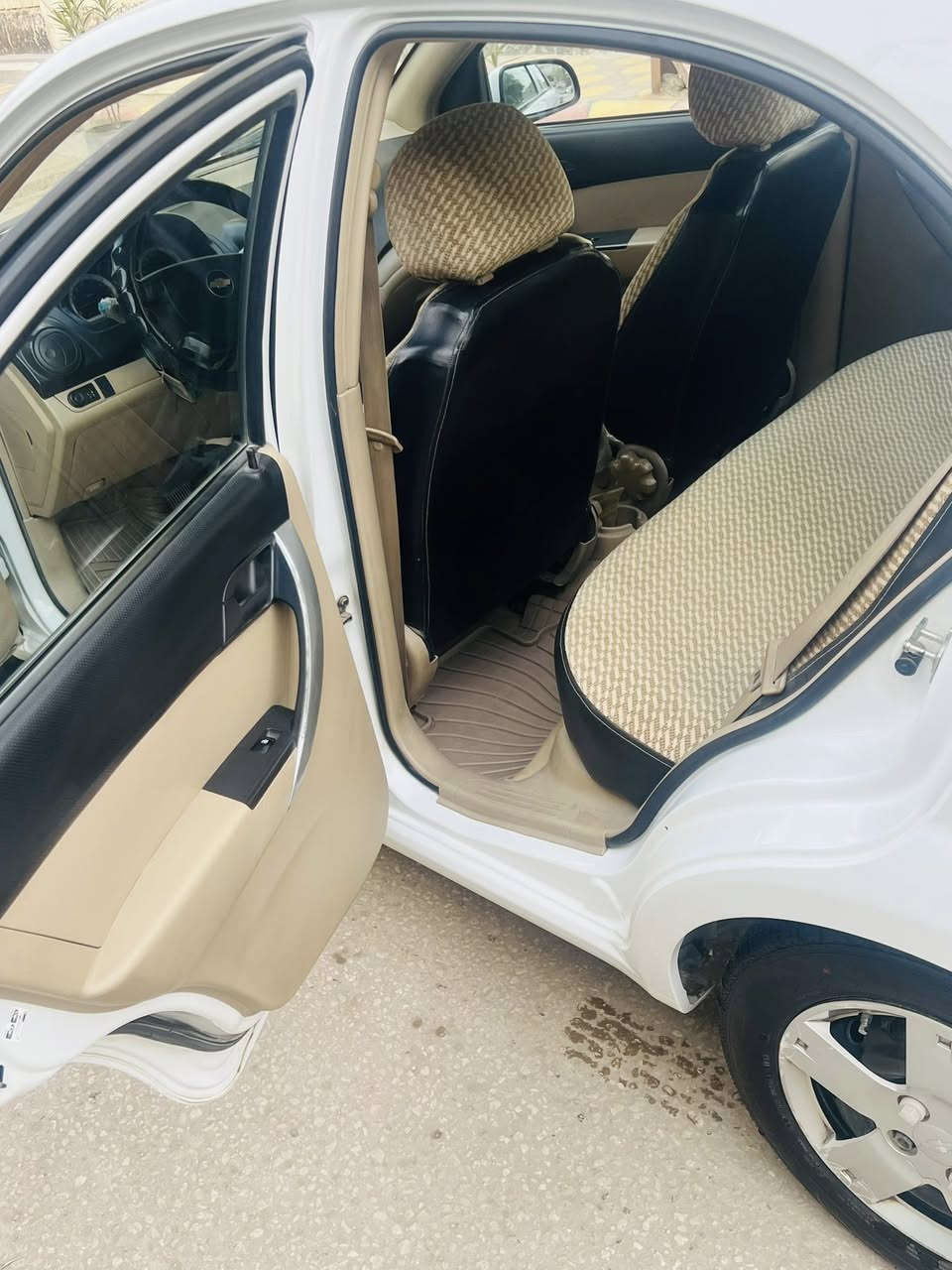 السلام عليكم اليدور جديد ونضيف وكارتون  افيو موديل 2011 استلام شركة العامه السيارات طك فلين

رقم  بغداد بأسمي 

سيارة جديدة وكارتون بالعافية على ياخذها 

محرك مفتوح استلام شركة عامة 

ماشية 85 الف وقابل لزيادة 

السيارة جديدة وحلوه 

مكفوله من البارد والتبديل اخوان فقط صبغ جوه اليده مال الباب صدر والوراها  مامبينه اثر شخط 

السيارة مكانها بابل شارع 40 

الاستفسار على الرقم التالي***********
