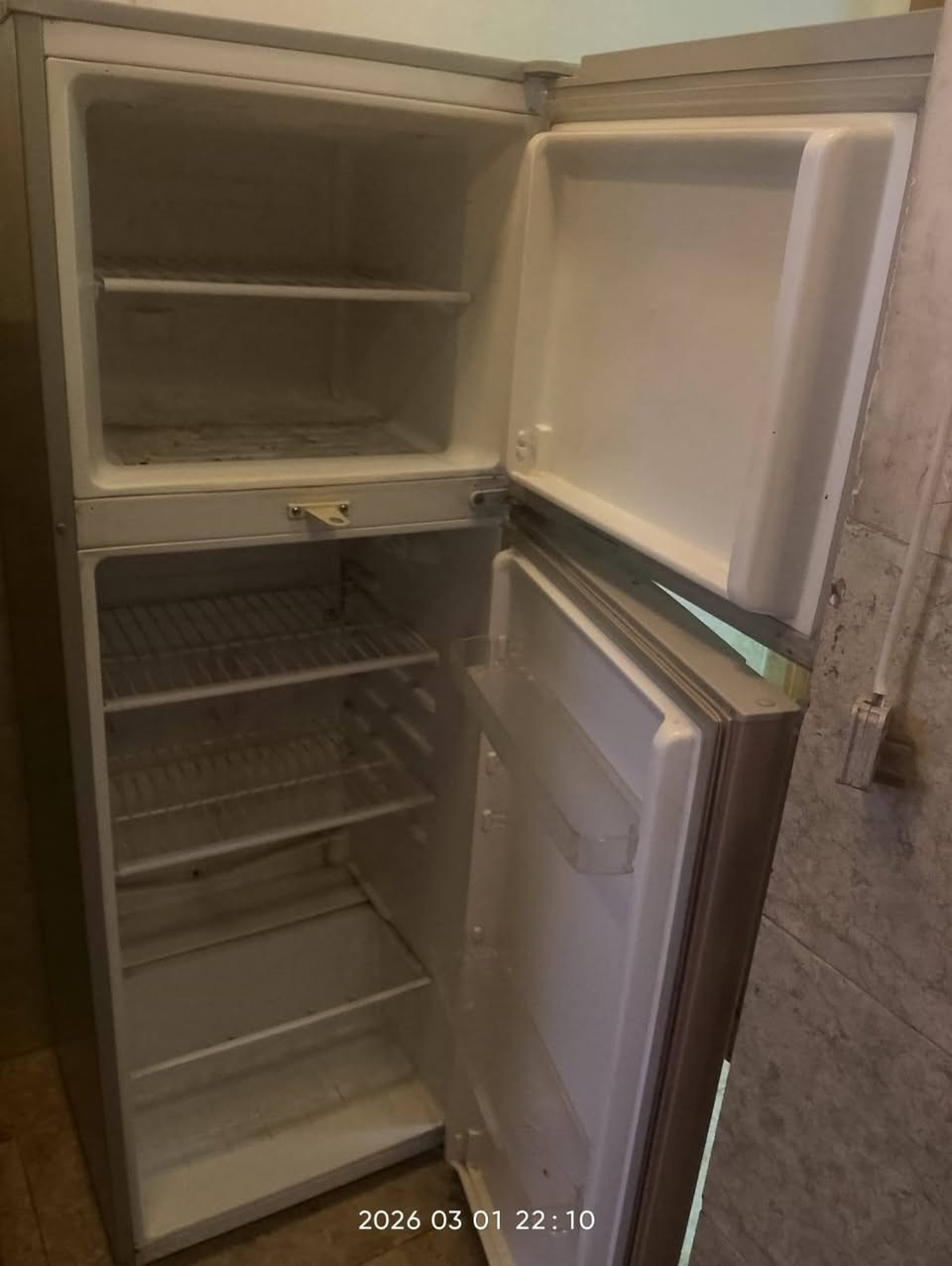 مرحبا 
للبيع ثلاجه نضيف كلش ماداخله تصليح سبب البيع اهلي نطوني حجم الاكبر منه سعرها  ب١٠٠ بلحريه الاولى شارع الزهاوي


**إذا كنت صاحب هذا الإعلان وتريد حذفه لأي سبب، رجاءا أرسل رسالة إلى الدعم الفني**