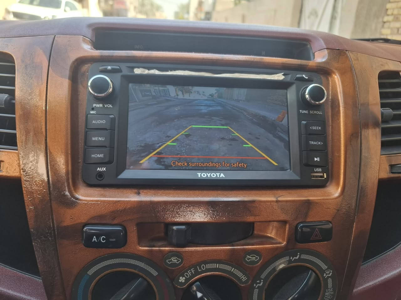 السلام عليكم 
هايلوكس ناصي 2010 
شاصي 19 سعودي 
كير عادي 
ماشيه 400
سنوية نهاية 2028 ( رقم بابل باسمي )
السعر 157 ورقه 
*********** ( صادق )
