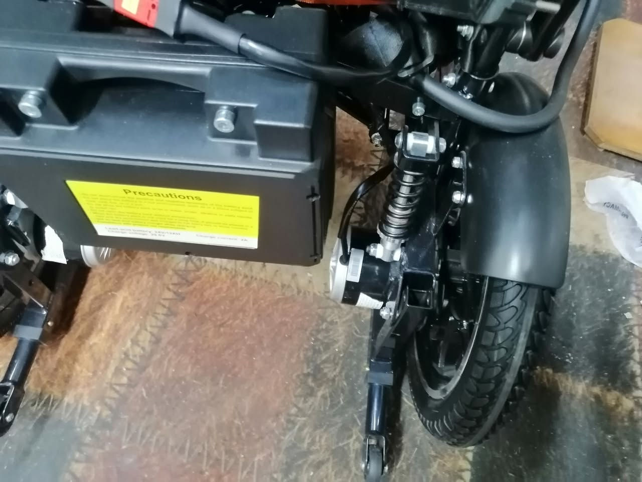 السلام عليكم  كرسي كهربائي شحن جديد غير مستعمل نهائيا مجرد طلعته من الكارتون لغرض الفحص ، مكاني بغداد ، الغزاليه الكرسي يطبك وينحمل بالسياره  *********** ، التفاصيل بالتعليقات
