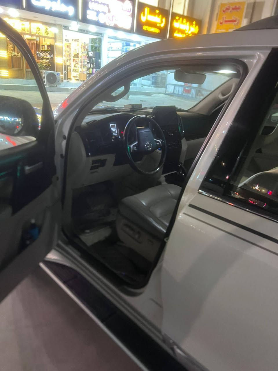 السلام عليكم من رخصة الادمن غلاندكروز موديل 2020السياره كفالفه عامه رقم بغداد بأسمي تحويل ثاني يوم السياره ماشيه تقريبا 87الف فول مواصفات السعر خاص ***********
