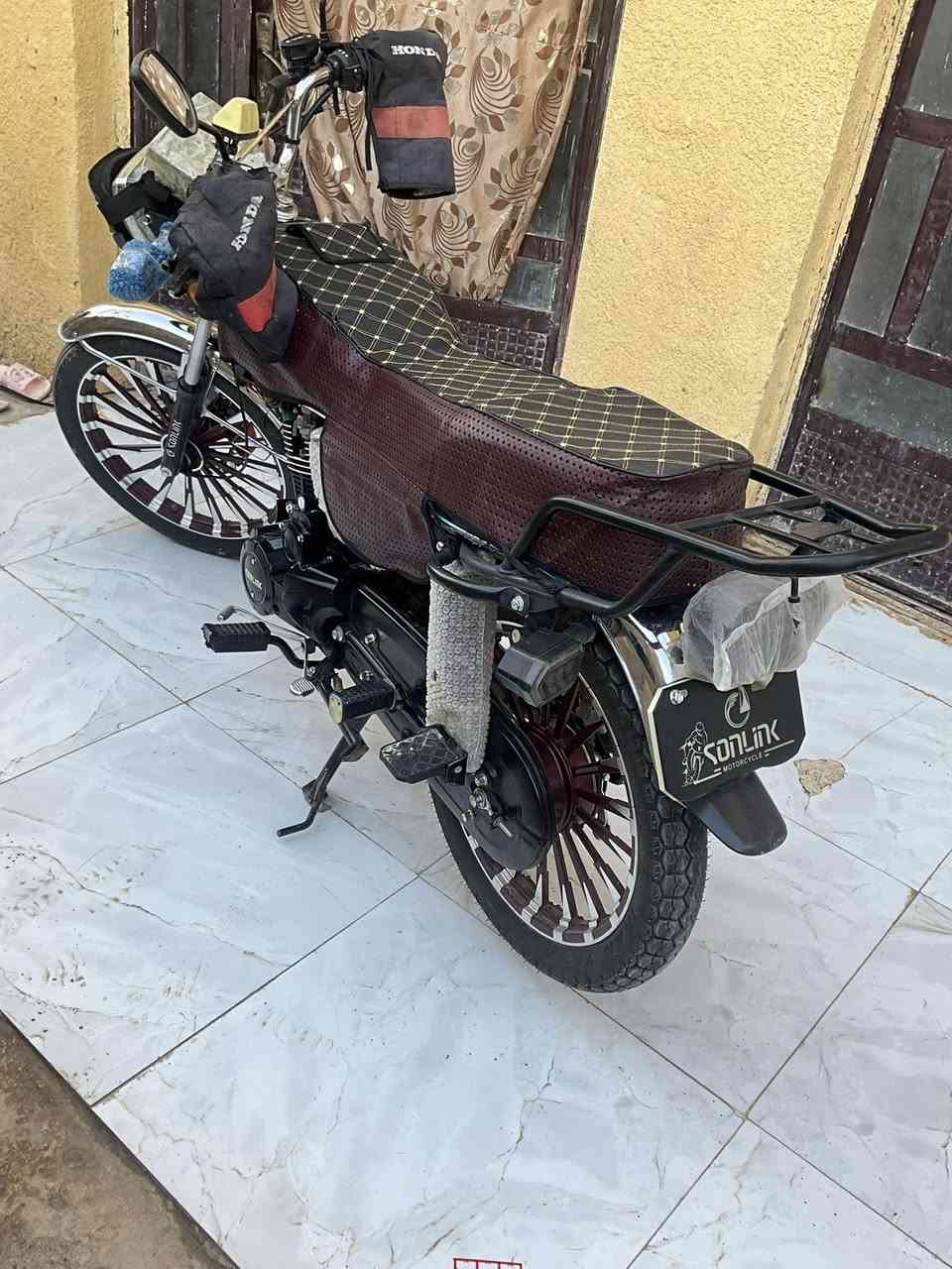 للبيع موديل ٢٥كفاله عامه مابيها اي نقص اوراق كلشي كامل ومفول محرك ٢٠٠ العنوان صويرة حي دجله السعر ٨٥٠وبيها مجال قليل***********
