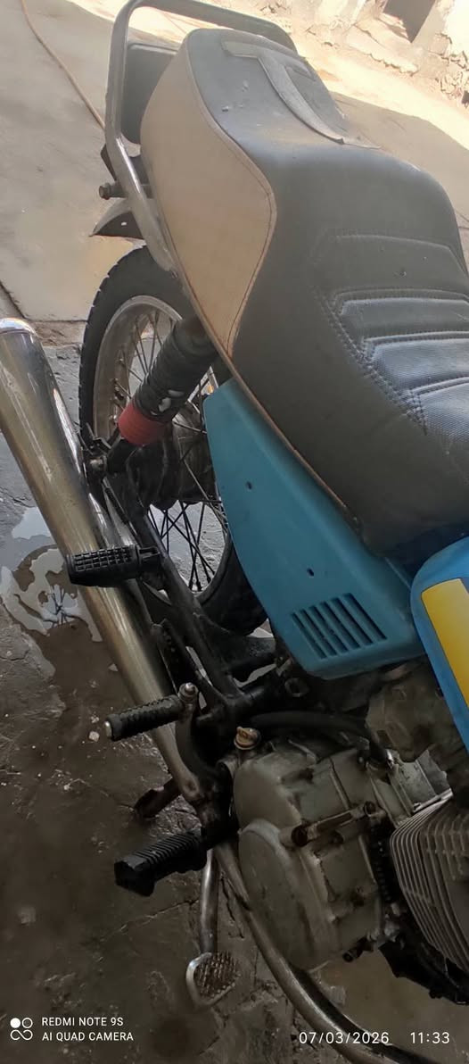 السلام عليكم دراجه للبيع المكينه نامه مفتوحه نضيفه بيه جبنه كير الدراجه زينه السعر 300 كلك كلك كلك المكان القاسم ‏‪0784 016 3211‬‏ بيه واتساب
