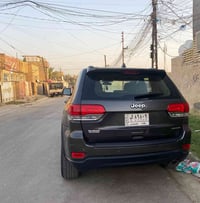 جيب شيروكي لاريدو19 ماشيه90ميل  حدثها جاملغ الخلفي   وجاملغ امامي مبدل...