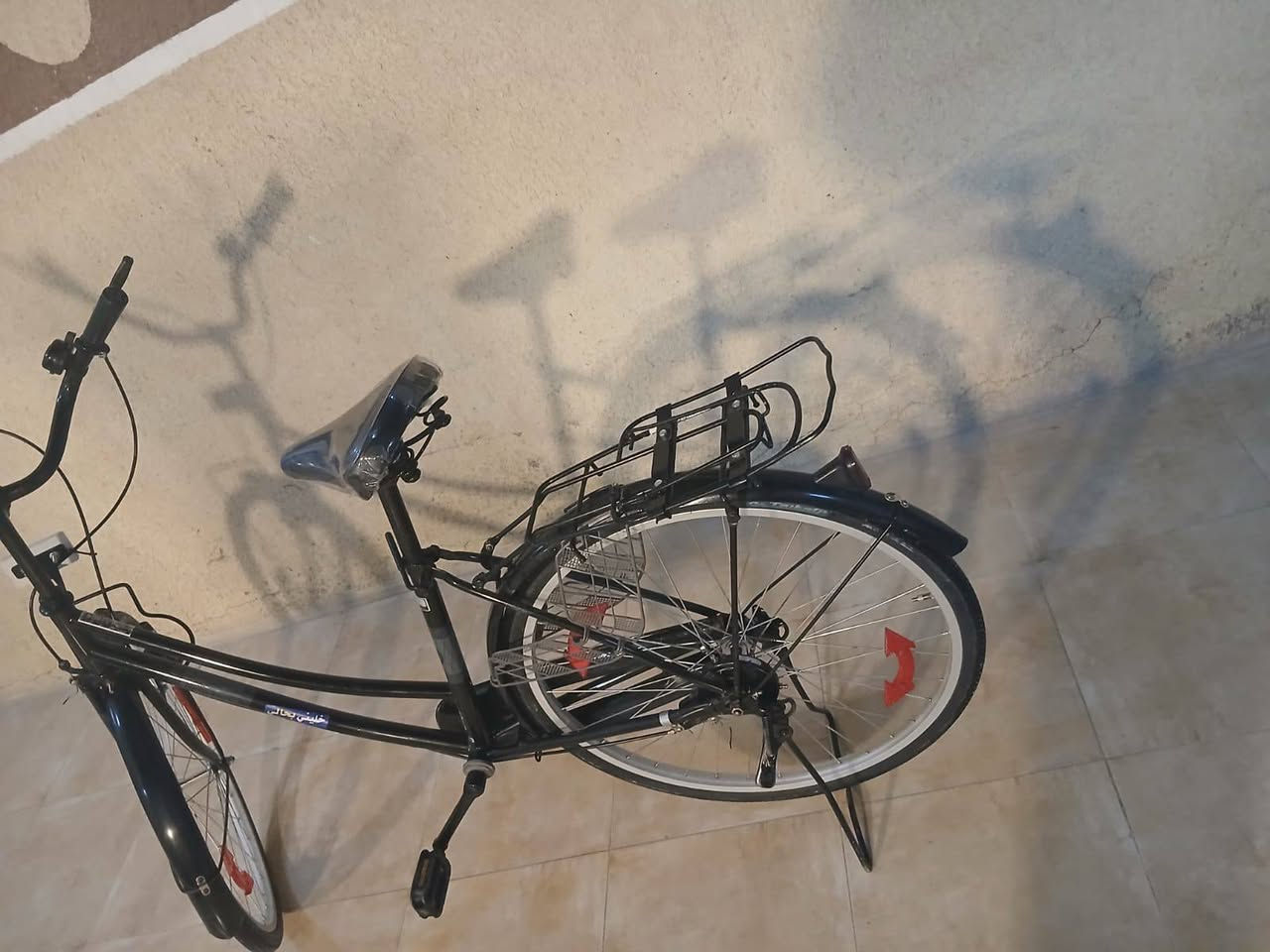 عليكم بايسكل بناتي حجم 26للبيع توني امنزله حاويه البايسكل نضيف كلش 100%سعره 135بي مجال بصيص حك الجيه مكاني كربلاء حي النصر  يم الاقواس. ***********
