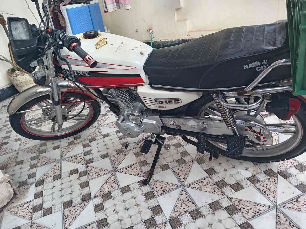 سلام عليكم ورحمة للبيع دراجة نوع سيفان موديل 2021 أوراق اصوليه سعر ٥٠٠ العنوان ديالى بعقوبه الحولي مامتواجد على فيس بوك الاتصال للاستفسار ***********
