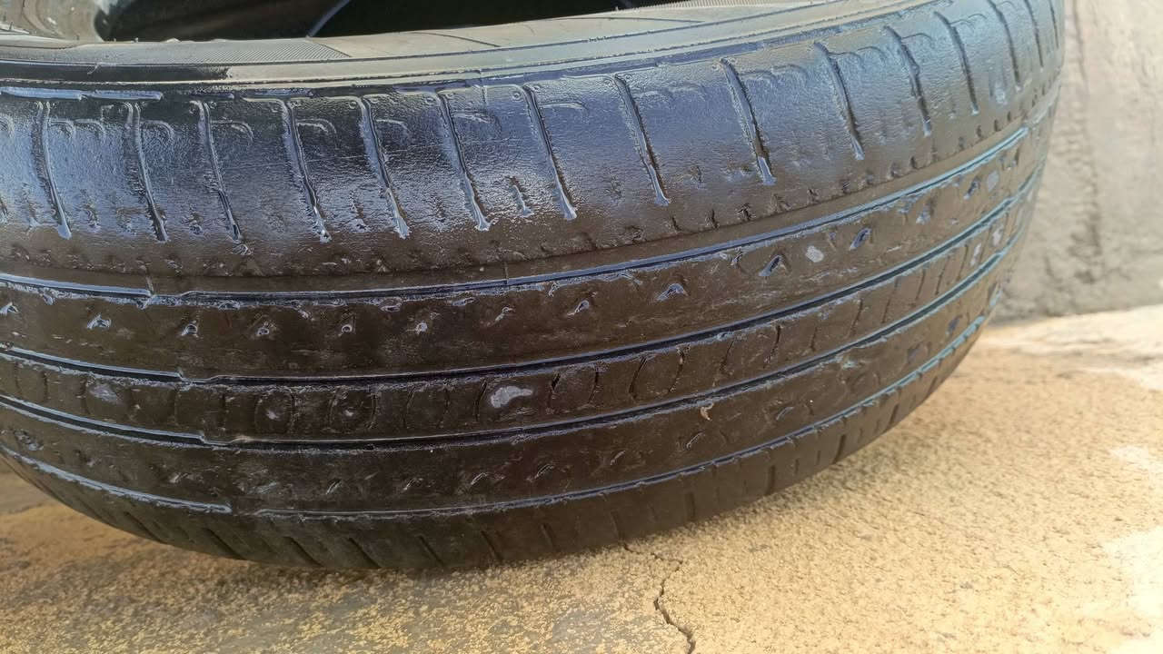 اسلام عليكم
تايرات للبيع نص عمر نضاف حجم  15 على 65على 195
السعر 65 وبي مجال 
للتصال ***********
