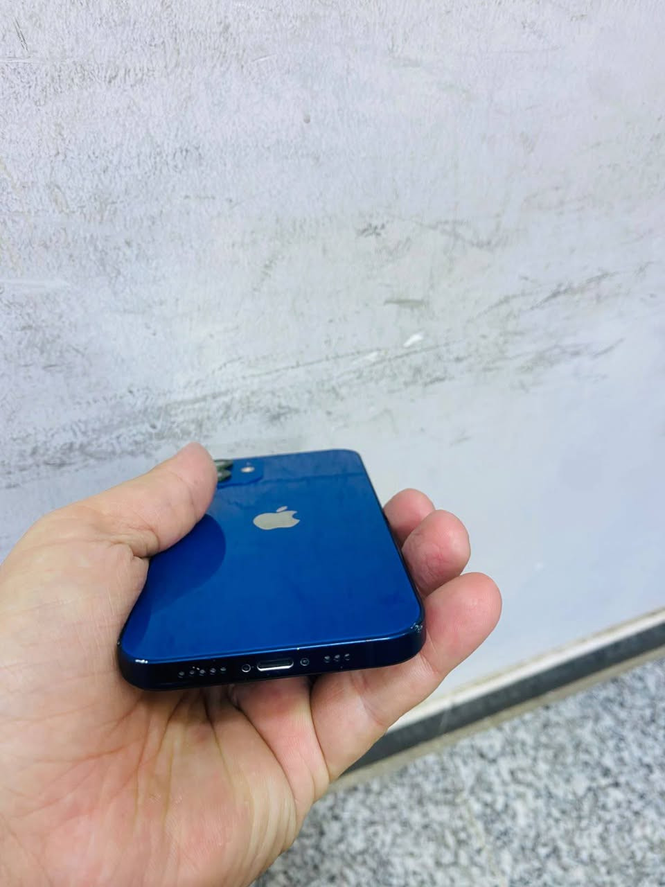 السلام عليكم
ايفون 12 عادي 
مبدل شاشه وبيهه فطر مامئثر 
ومبدل بطاريه نوعيه اصليه 
ذاكره 128 
فيس ايدي شغال 
سعرة 185 
بغداد الامين 
***********

