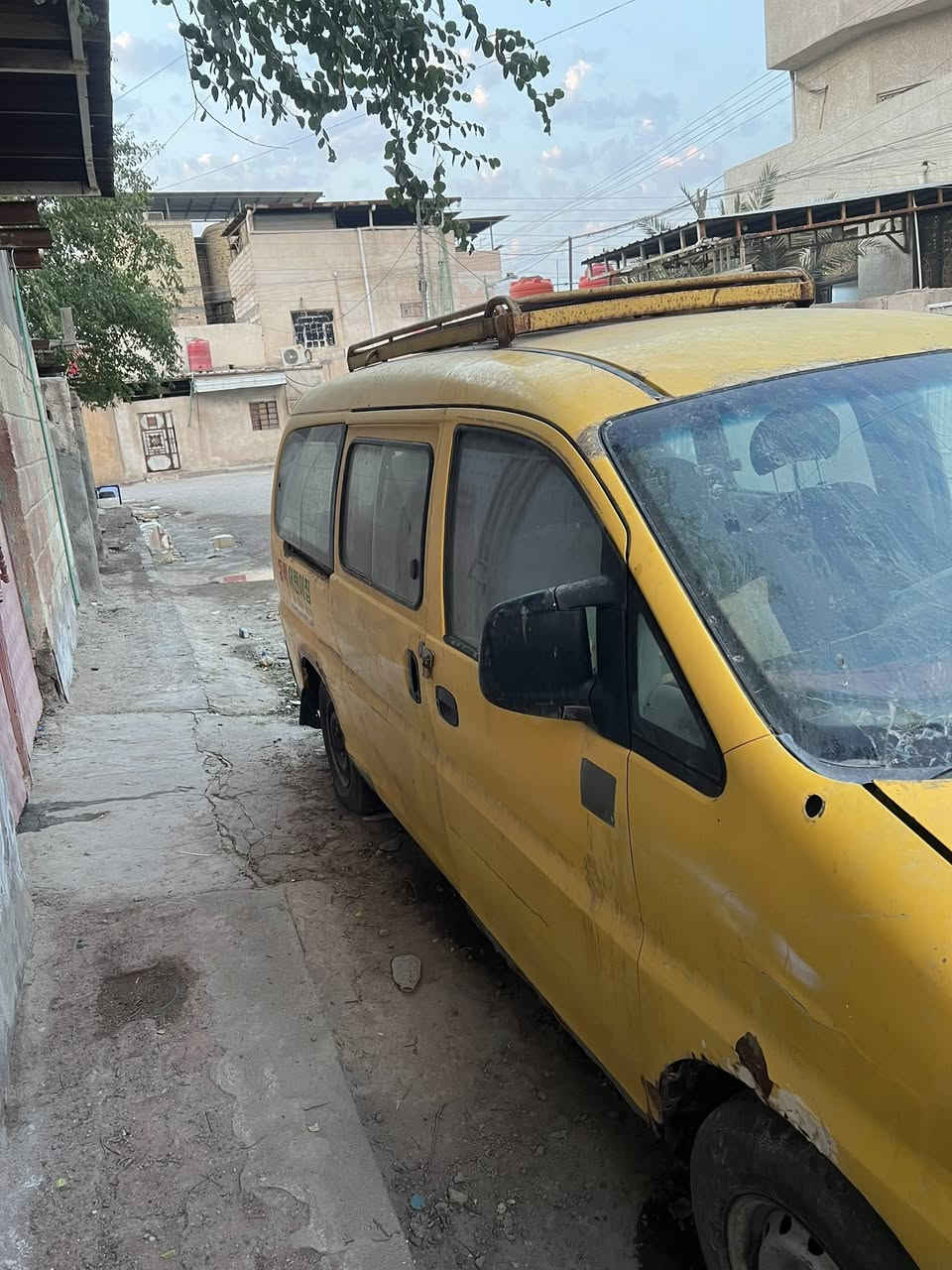 سلام عليكم من رخصه الادمن ستاركس موديل 2000صفره رقم بصره الماني باسمي كير وأكسل ما بيهن شي فقط المكينه بيها خيط تبخير بدون كشنات خلفيه فقط إماميه سعر 20وبيهه مجال مكاني بصره المعقل رقمي ***********
