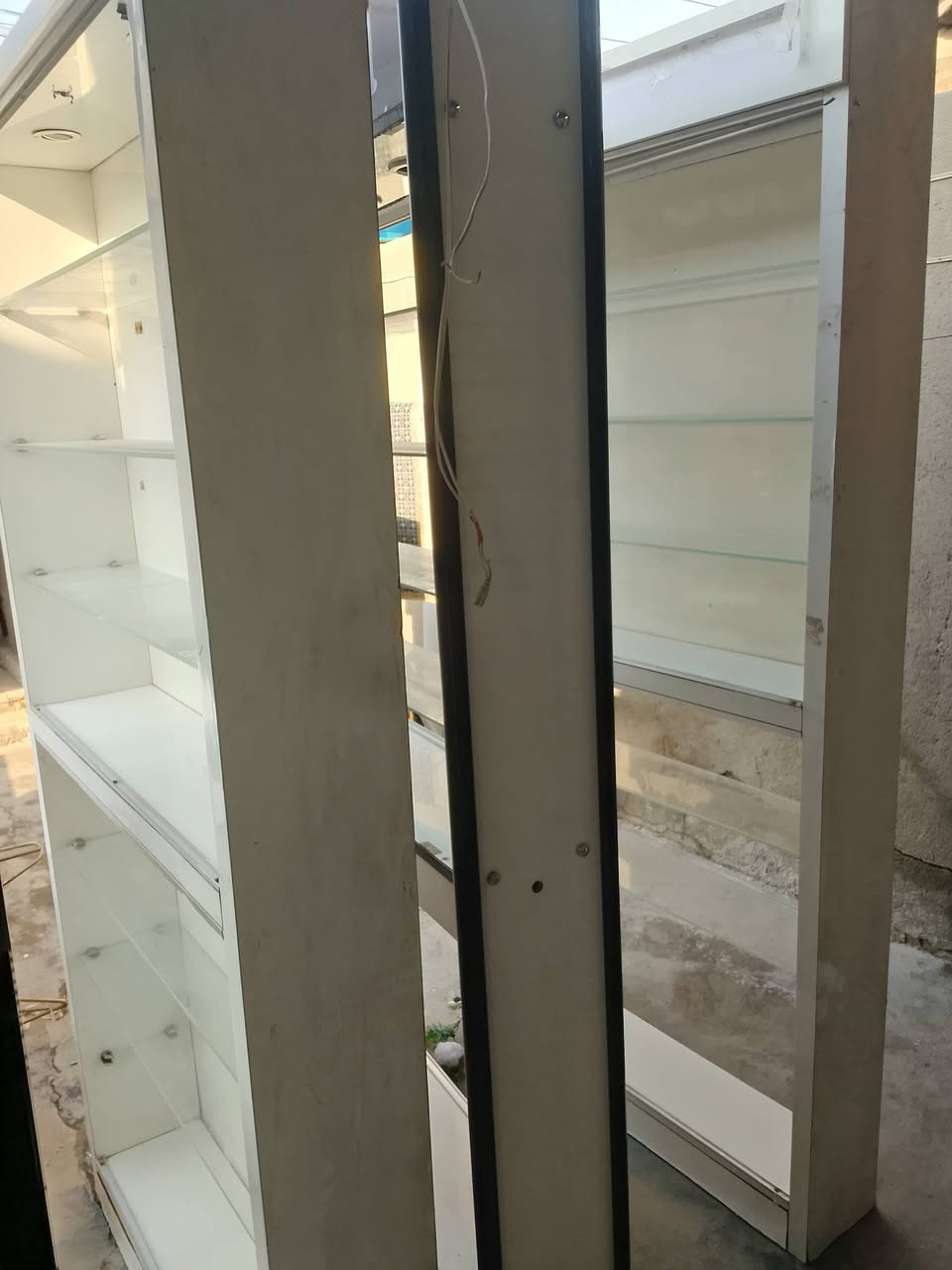 فاترينات للبيع كاملات ٥قطع وياهن ميزين اصغار ثكال كلش اصليات
***********
