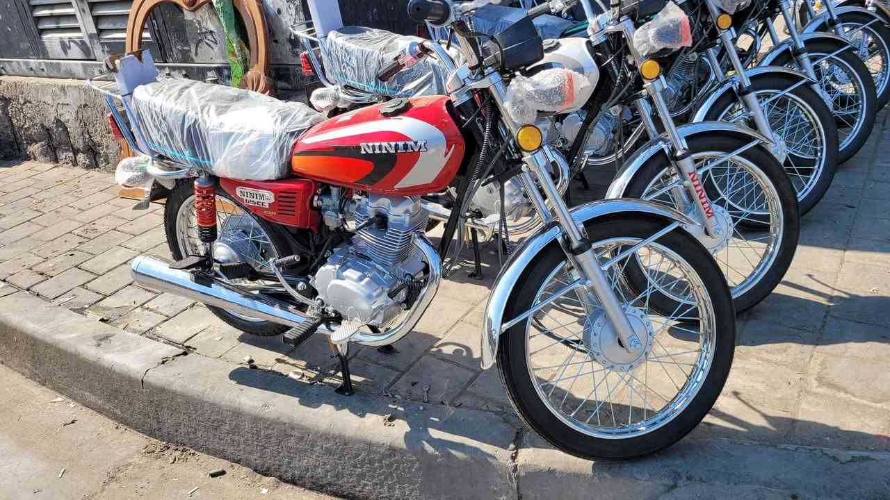 سلام عليكم شباب 
دراجات ايراني ناما ٤ كير زيرو ما ماشي متر  موديل 2027
السعر ( ٧٢٥ ) قفل قفل قفل جوة السوك  
مكاني بغداد مدينة الصدر شارع الفلاح قطاع ٣٠ 
مجمع عباس الساعدي ***********
جملة مفرد كارتون موجود
