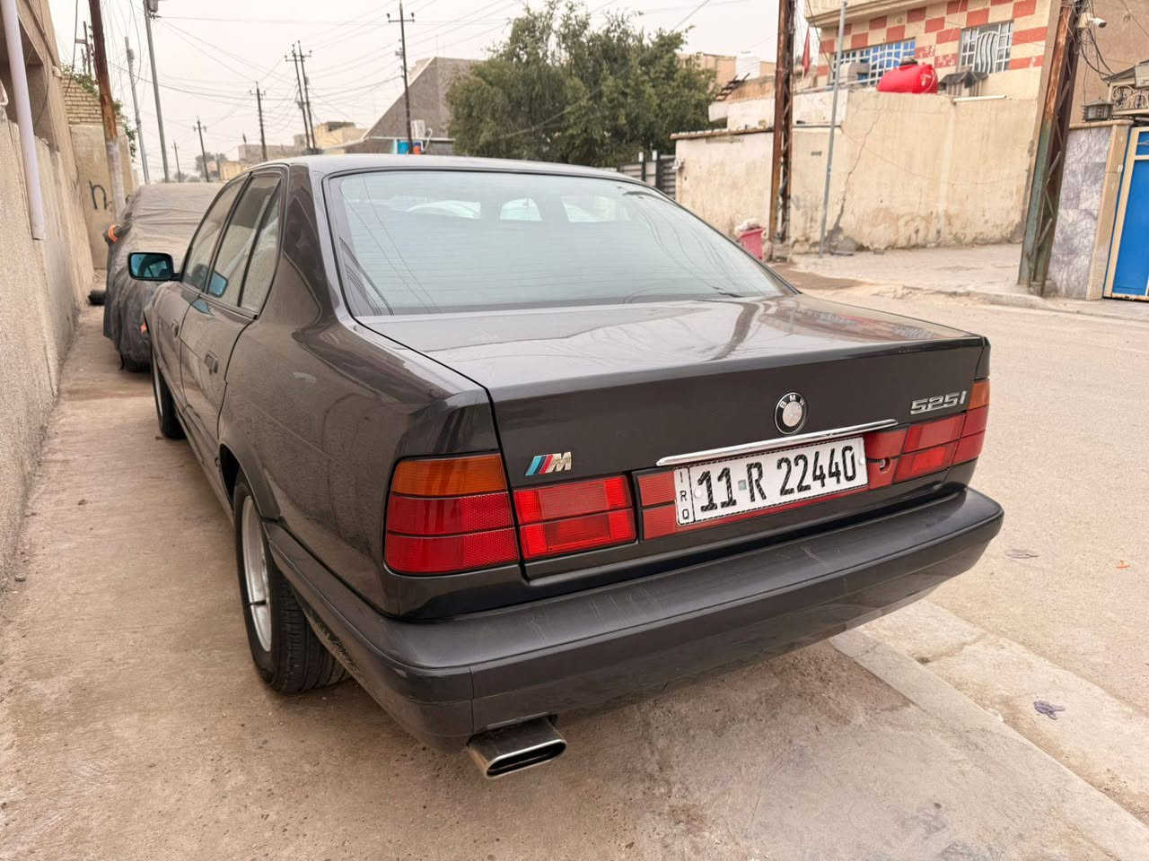 سلام عليكم البيع بي ام دبليو 
525 موديل 1992 سياره جديده
سلايت. كشنات كهربائي مخمل 
لايتات زراك 
تخم تاير جديده 
تبريد ثلج 
باتري وصدر اماني خلفي جديد 
السياره كفاله عامه بدون صبغ بدون تكحيل بدون بارد مكان السياره مكان السياره بغداد الشرطه الخامسه السعر 85 وبيه مجال الشراي ***********
