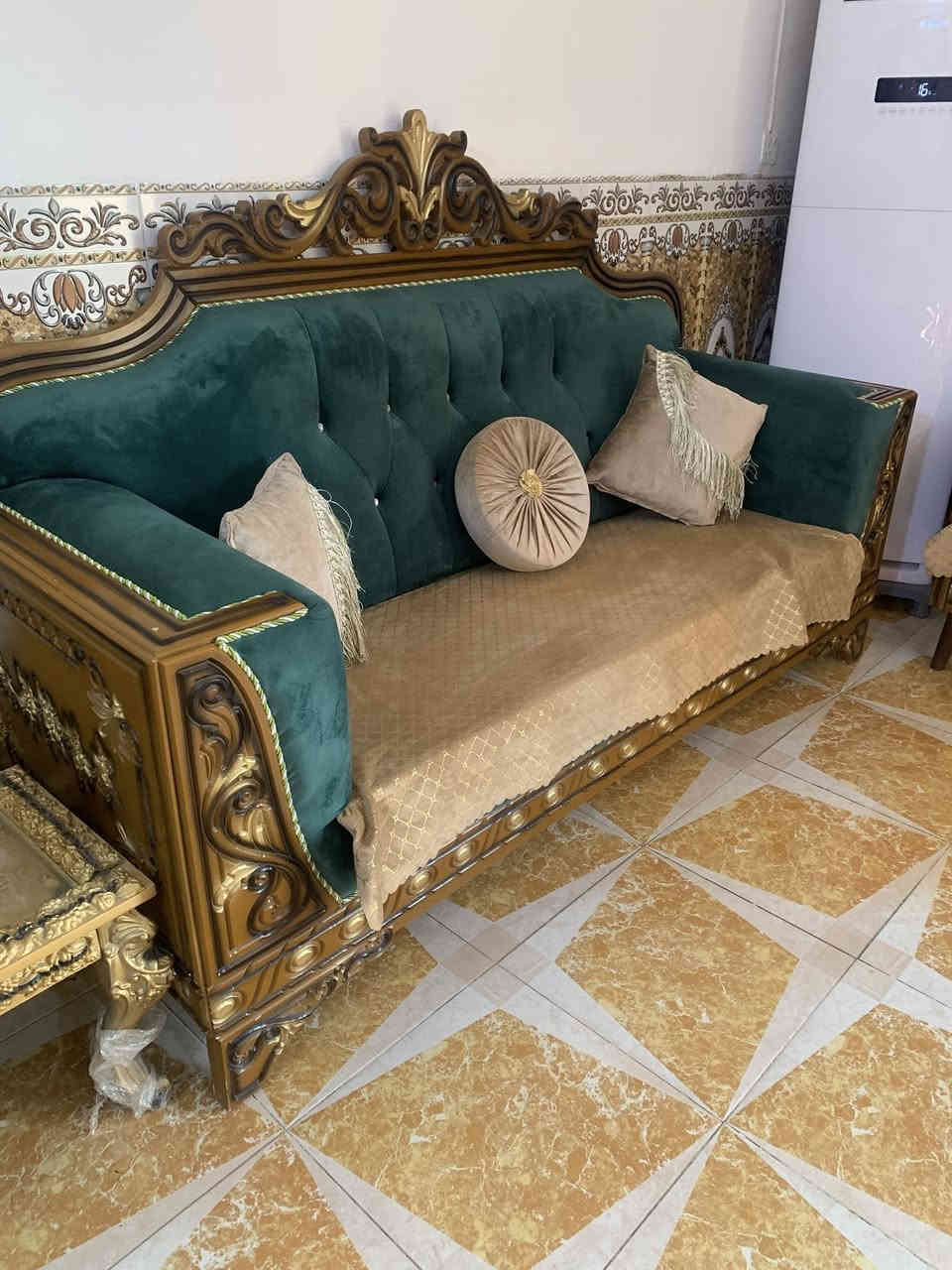 السلام عليكم تخم نظيف جدا 10 مقاعد وياه طبلات عدد ٣ و ساعه ملكيه للبيع مكاني بعقوبة التحرير  مقابل مركز شرطة التحرير للاستفسار اكثر الاتصال بالرقم ***********
