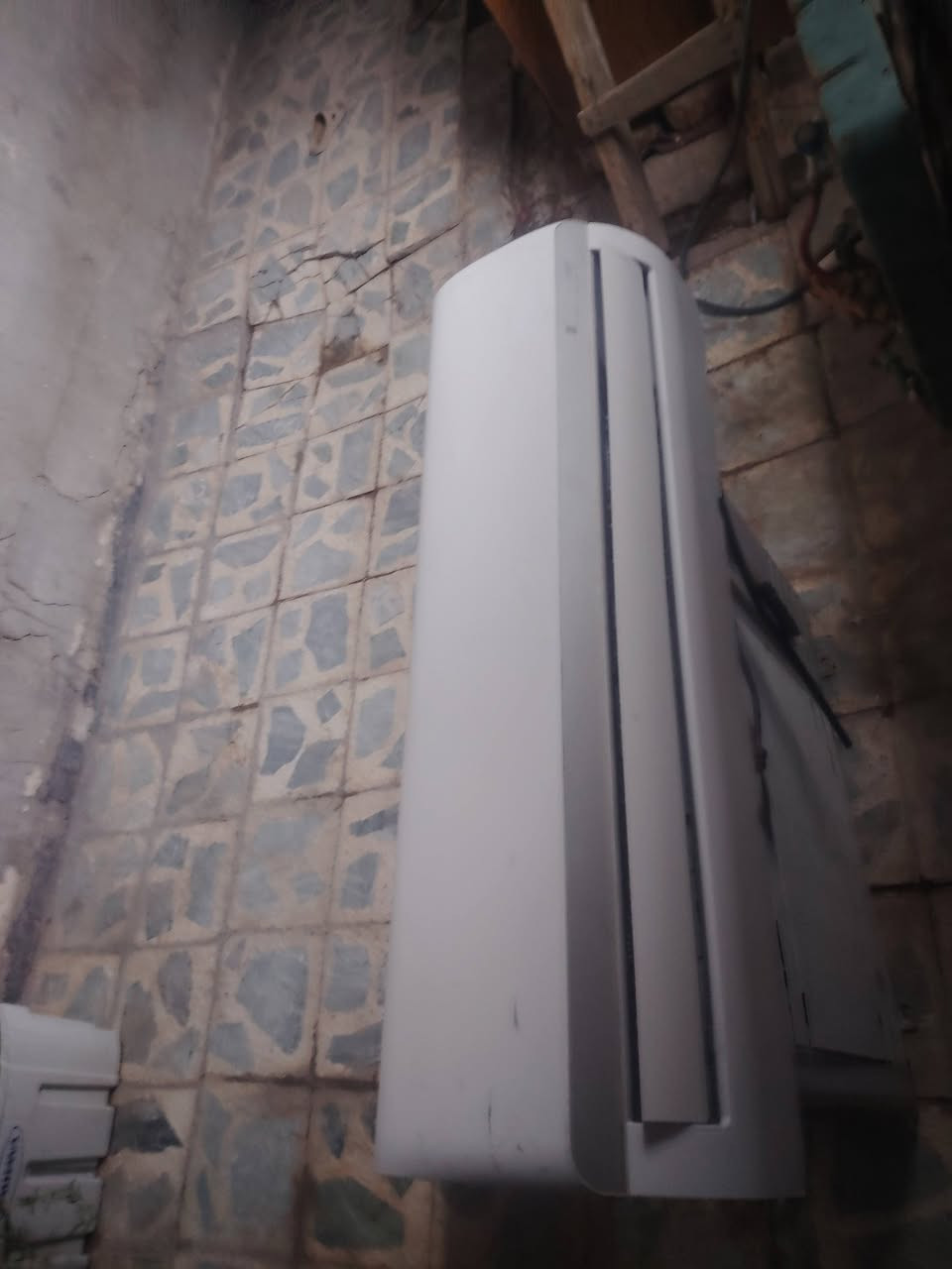 اسلام عليكم ورحمة الله وبركاته عندي هاذه السبلت للبيع بدون بوري ايشهد الله مااعرف يشتغل لو لا ابيعه هل موجود قيموه واخذه بمايرضي الله مكان النجف الشرف كوفه شارع ميثم التمار قرب دور الحوزه ***********
