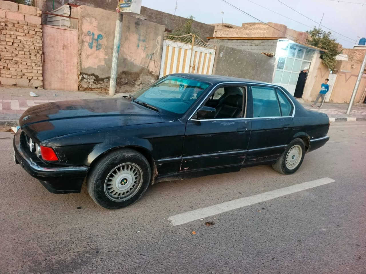 السلام عليكم عندي BMW 735 رقم واسط دولي اريد ابيعه حداديه جديده مكينه خير من الله ما اكلك زيرو السياره يرادله صبغ غرفه كامله جديده من الدشبول للجنطه باتري جديد وصايره عليه الله شاهد على كل حرف حجيته فوك ٦٥ ورقه من وره التصليح لان اخذته جنيان والله حته ارفيو جديد بس اني اكلك تجي بعينك وشوف اريد ٣٥  والله العظيم لو ما محتاج ما ابيعه وكاعد اروح بيه للدوام بغداد وكلش مابيه سياره كربلاء اطوريج وتجي اشوف بعينك لان حته صور ماعندي اله واذا ماعجبتك اني ارجعك الاهلك لان مالي خلك اطكله صور 
***********
***********
