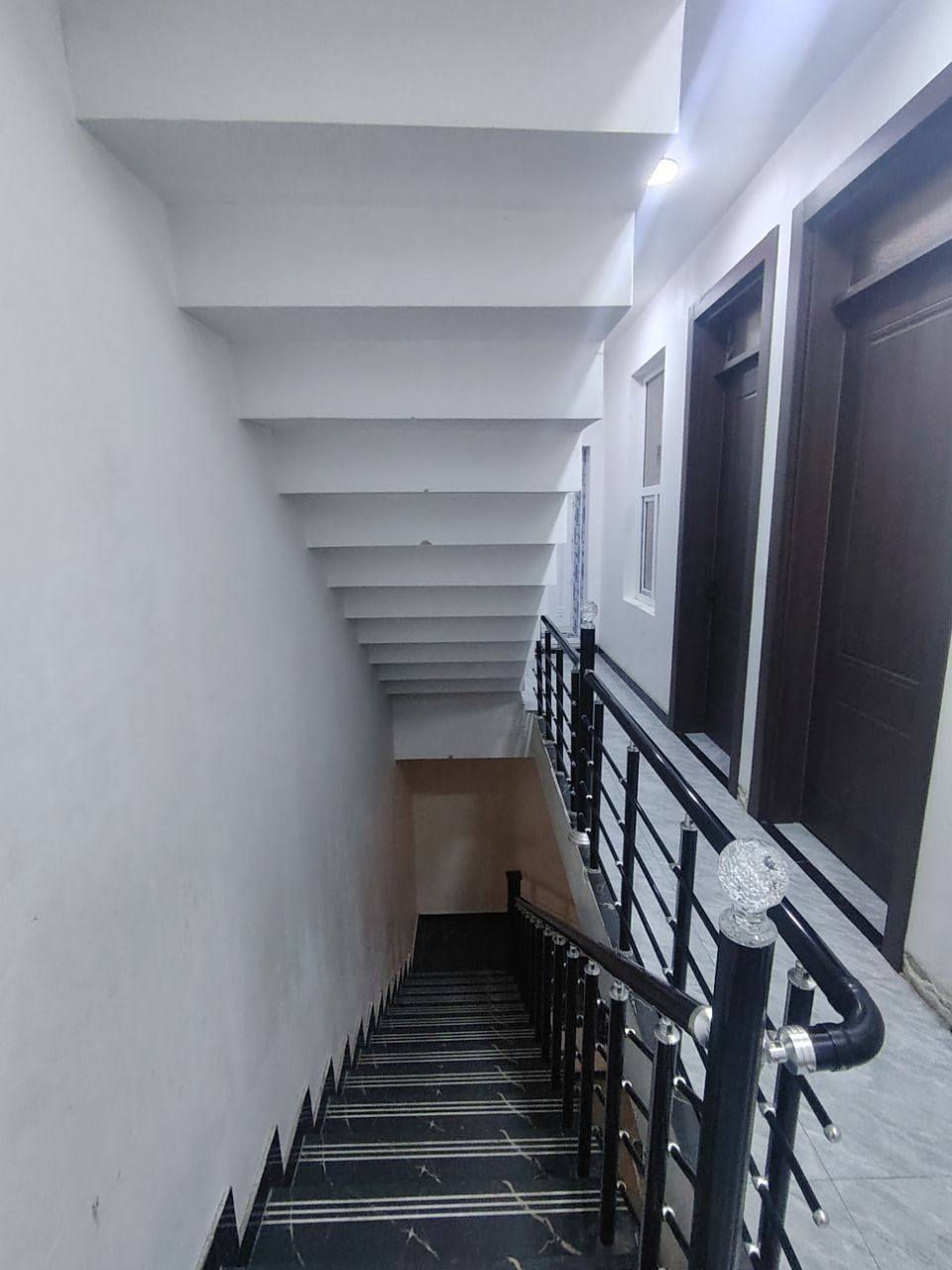 دار_للبيع مساحه 100 متر واجهه 6 وربع ونزال 16 طابو زراعي سند 25 قرار محكمه البيت طابقين الطابق الاول يحتوي على استقبال وصاله ومطبخ وصحيات ثنين الطابق الثاني يحتوي على 3 غرف نوم وصحيات ثنين
بناء 2025

السعر  : 140 وقابل للتفاوض 

الموقع البعيثة العدل الثاني شارع الزهور خامس فرع من شارع العام

للاتصال : ***********
***********
