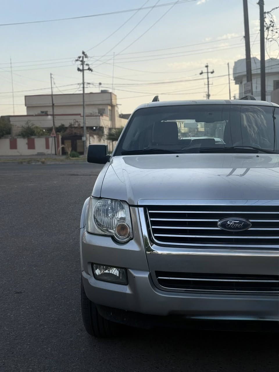 للبيع فورد إكسبلورر 2008 لون رصاصي، فتحة سقف، 7 راكب، وتايرات جديدة.

السيارة نظيفة جداً وحالتها مميزة بالنسبة للموديل، ممشاها قليل ومرتب، والاستخدام خفيف ومبين عليها الاهتمام من أول ما تشوفها. الماكينة والقير والشاصي بحالة طيبة والسيارة جاهزة للاستخدام بدون مصاريف.

من شركة NIVA معروفا وسياره دشبول عربي، بيها ضرر خفيف بباب السكن من الجوه، ومصبوغة صبغ جمالي بطرف السكن فقط، وكلشي موضح للزَبون بكل شفافية.

السعر 130 وقابل للتفاوض البسيط للجادين.

اللي يريد يعرف الممشى أو أي تفاصيل إضافية يتواصل وياي، وحياكم الله وبالخدمة.


**إذا كنت صاحب هذا الإعلان وتريد حذفه لأي سبب، رجاءا أرسل رسالة إلى الدعم الفني**
