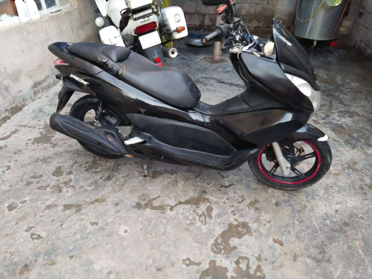 سلام عليكم
دراجة pcxجيل اول ياباني دراجة مكنية 125cc دراجة 
ستان حساس حساس سرقة وانذار بلادي بية نقوصات قليله دراجة كهربائيات كاملة  ومحرك ما مفتوح ماشيه 49 ونكرة وشلعة ومعدل سعر مليون و300  رقم لل ستفسار ***********
