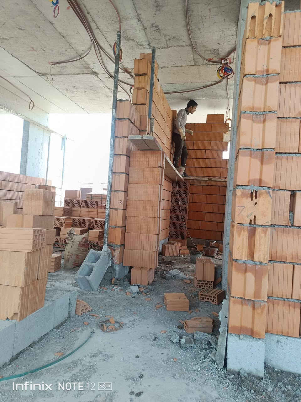 اسطه بناء متفرغ شغل هندسه داخل كركوك واطراف***********
