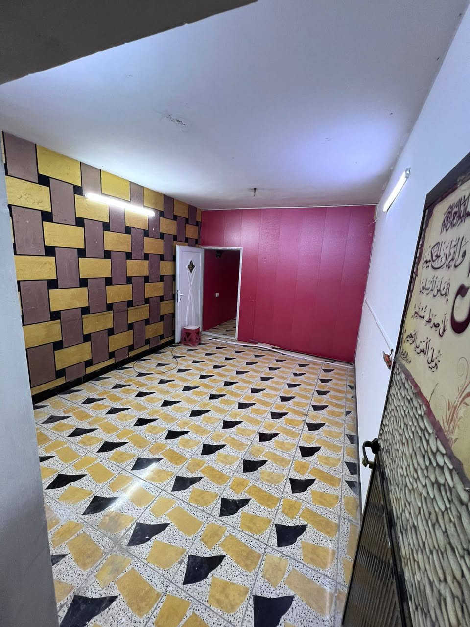 بالبيوت شقه للايجار 
بغداد الكرخ حي العمداء قرب الألعاب الكرخ على شارع الخدمي بين مجمع 6 والبيوت تحتوي على غرفين نوم وصاله ومطبخ وحمام غربي وشرقي الاتصال ***********
